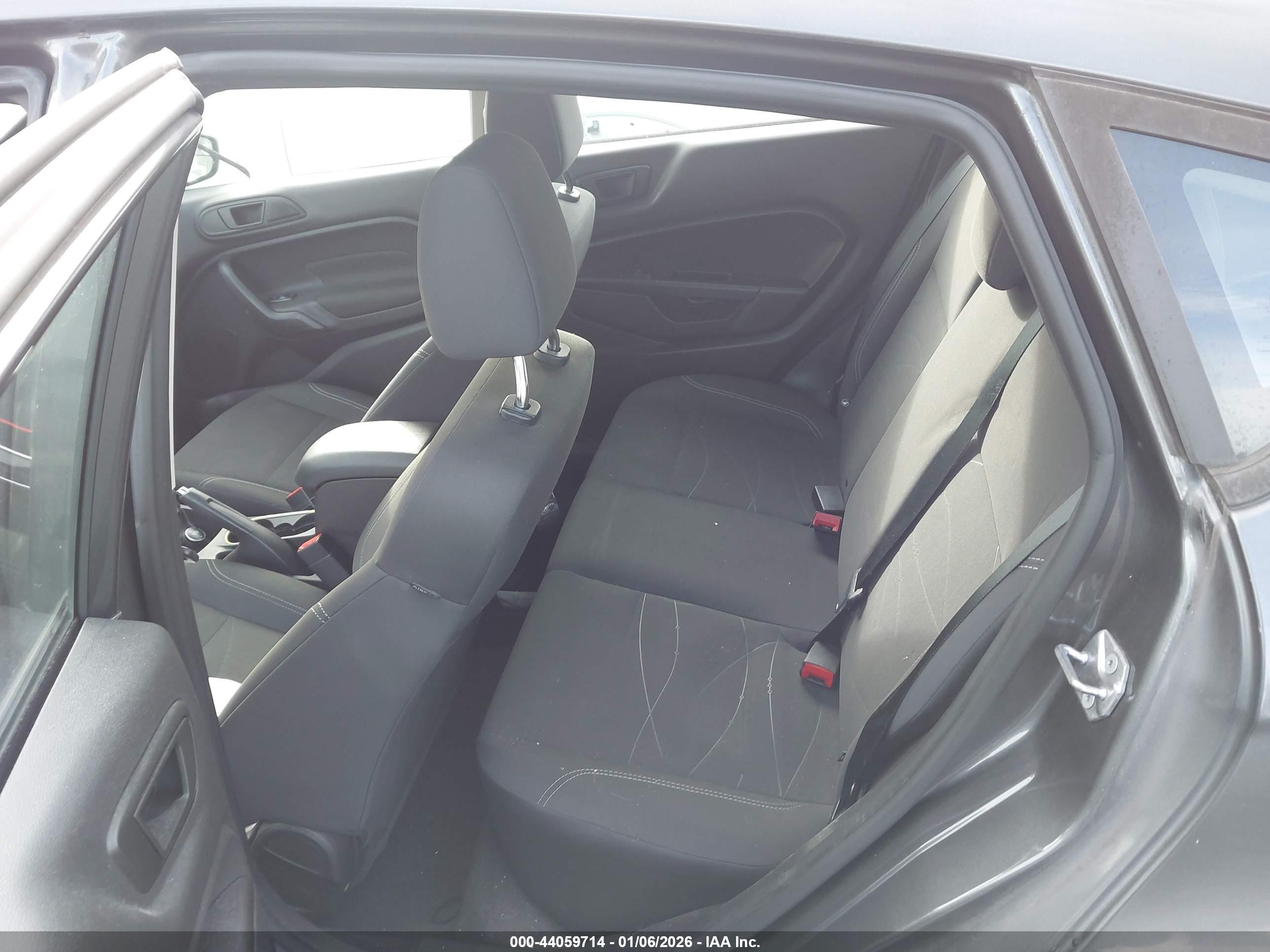 FORD FIESTA image 8