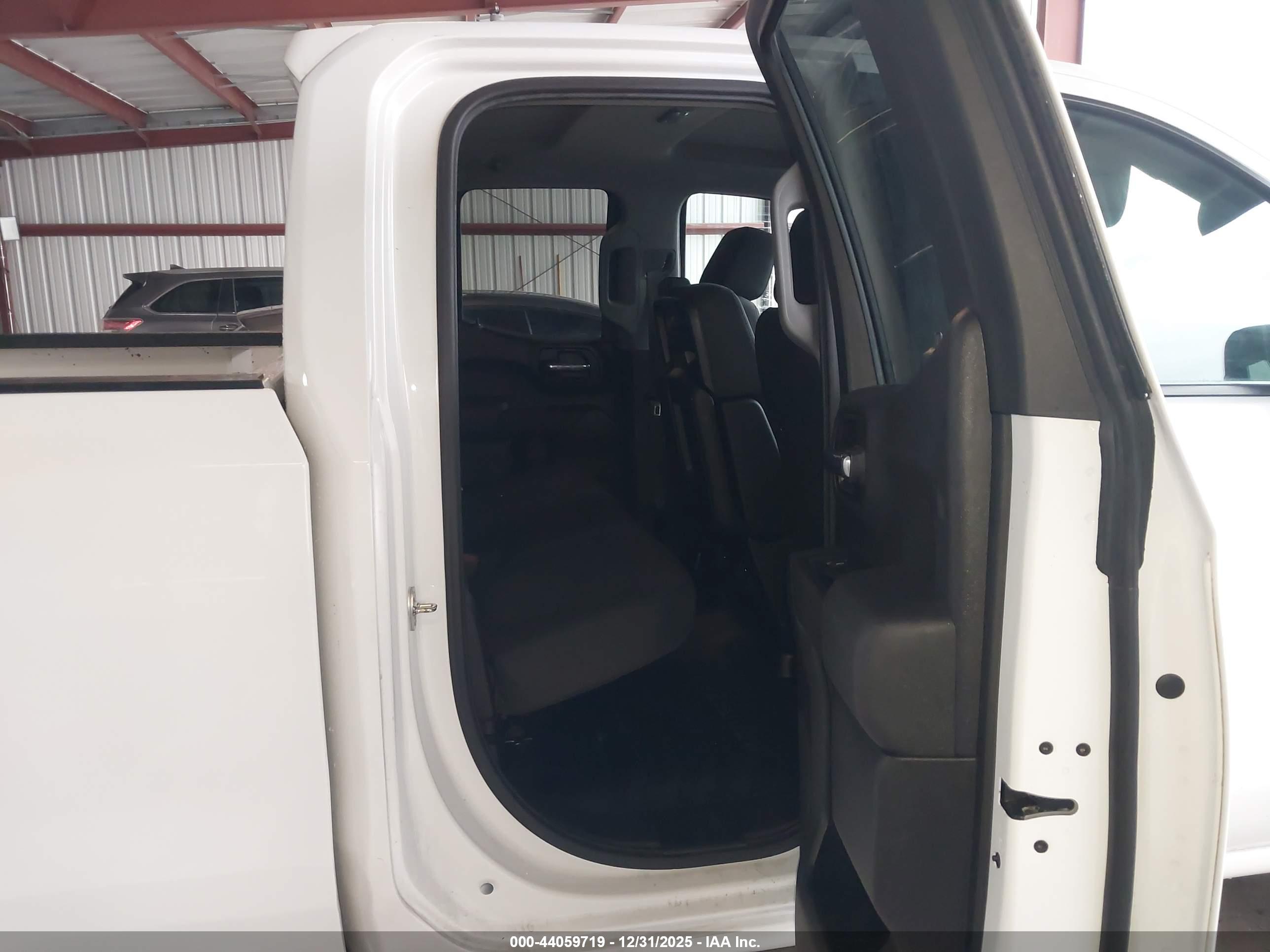 CHEVROLET SILVERADO image 8