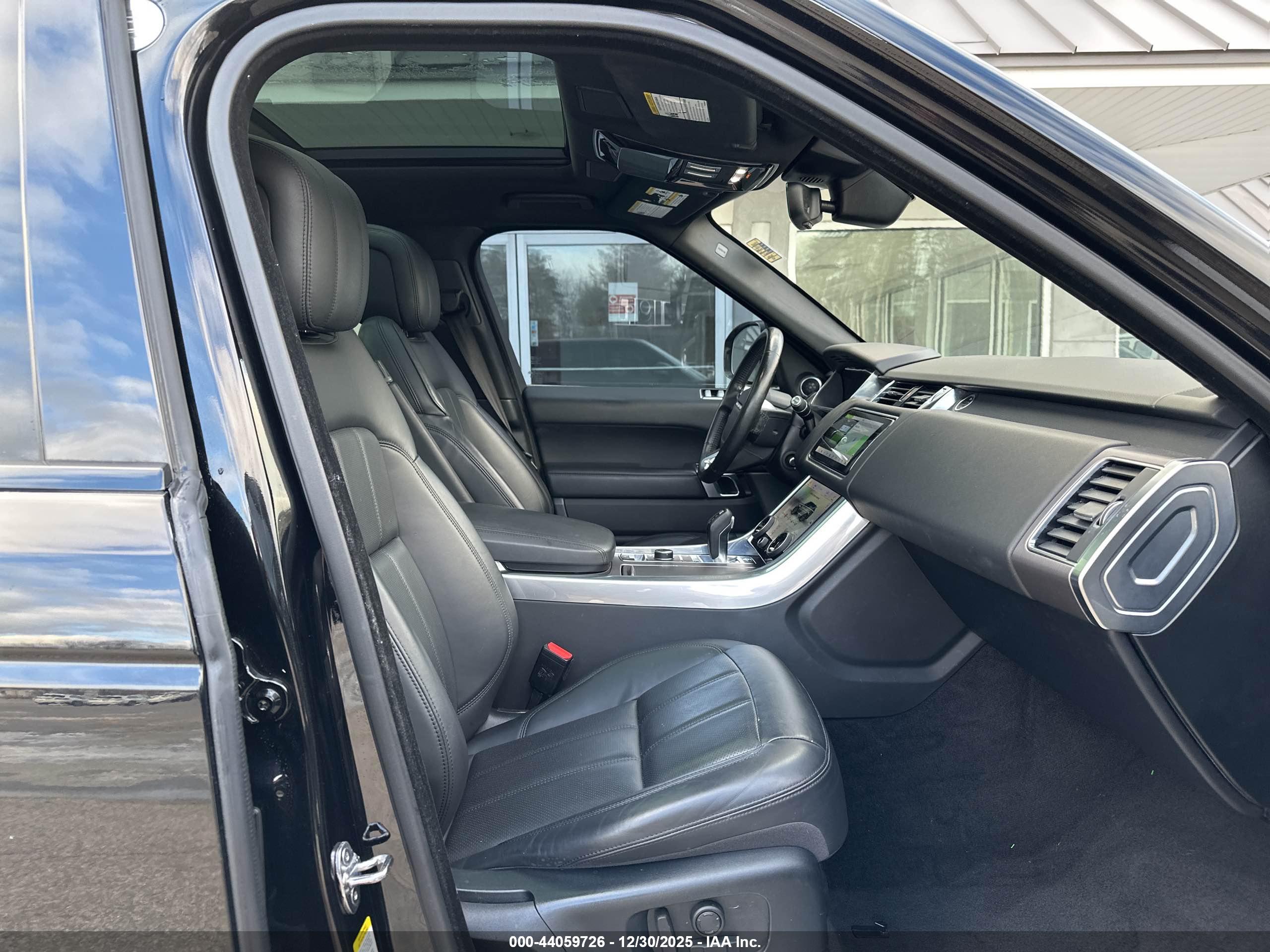 LAND ROVER image 5