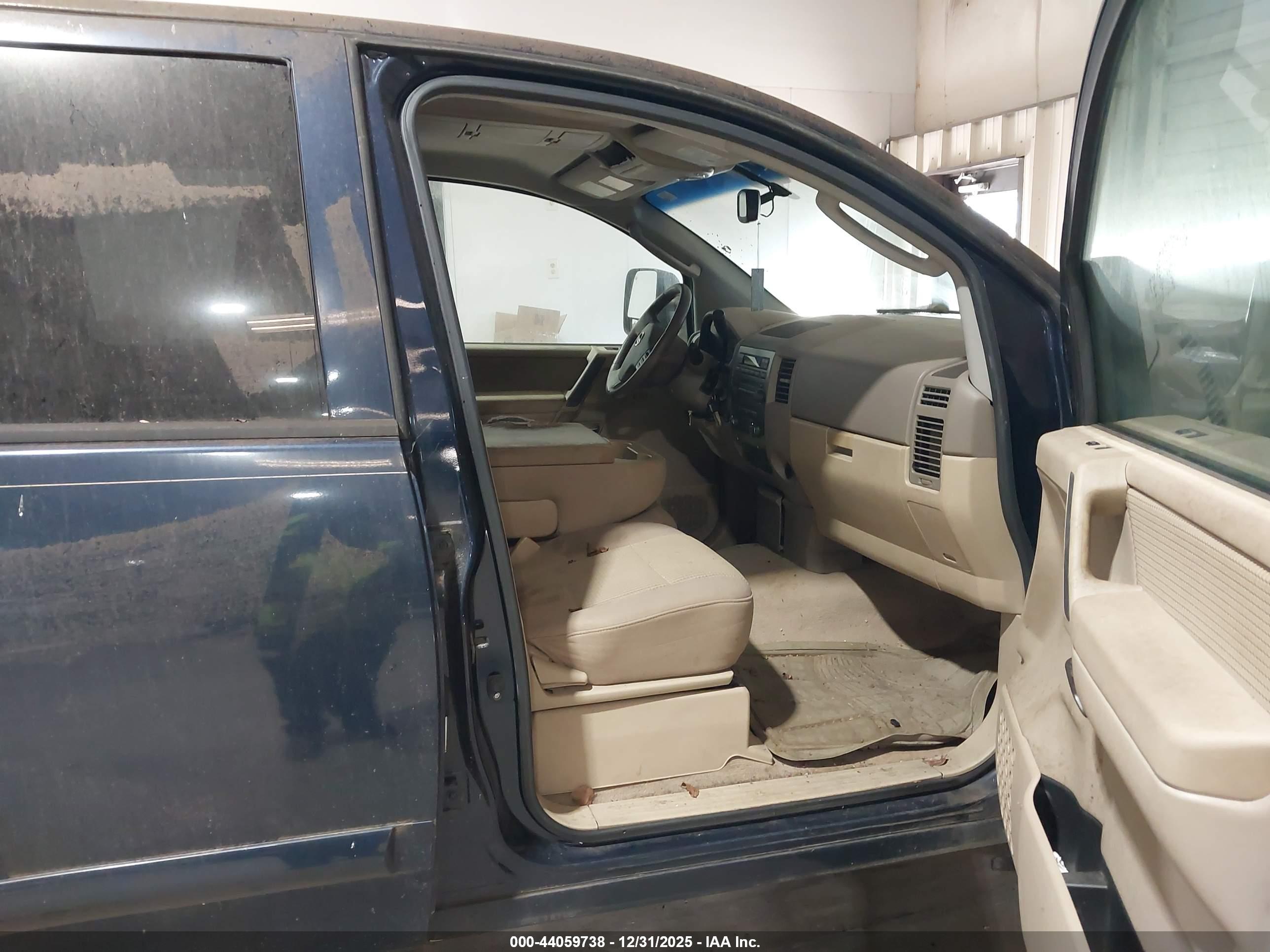 NISSAN TITAN image 5
