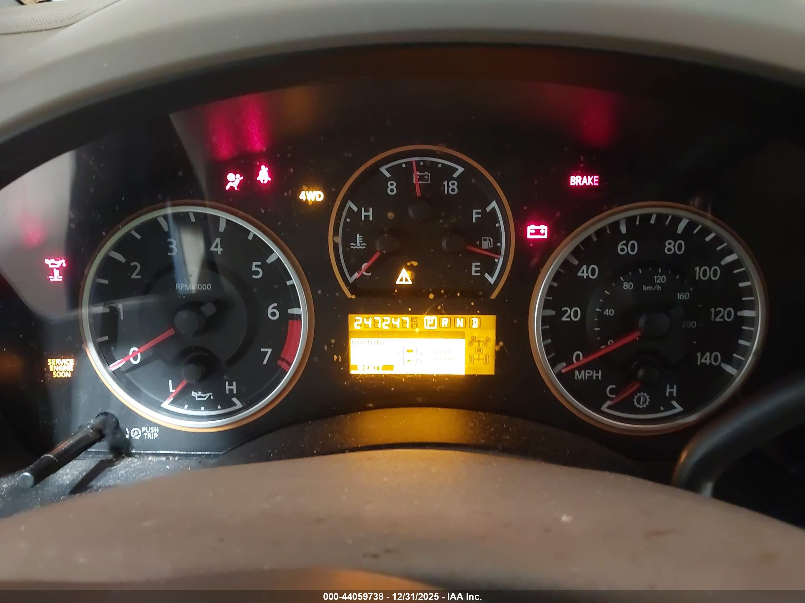 NISSAN TITAN image 7