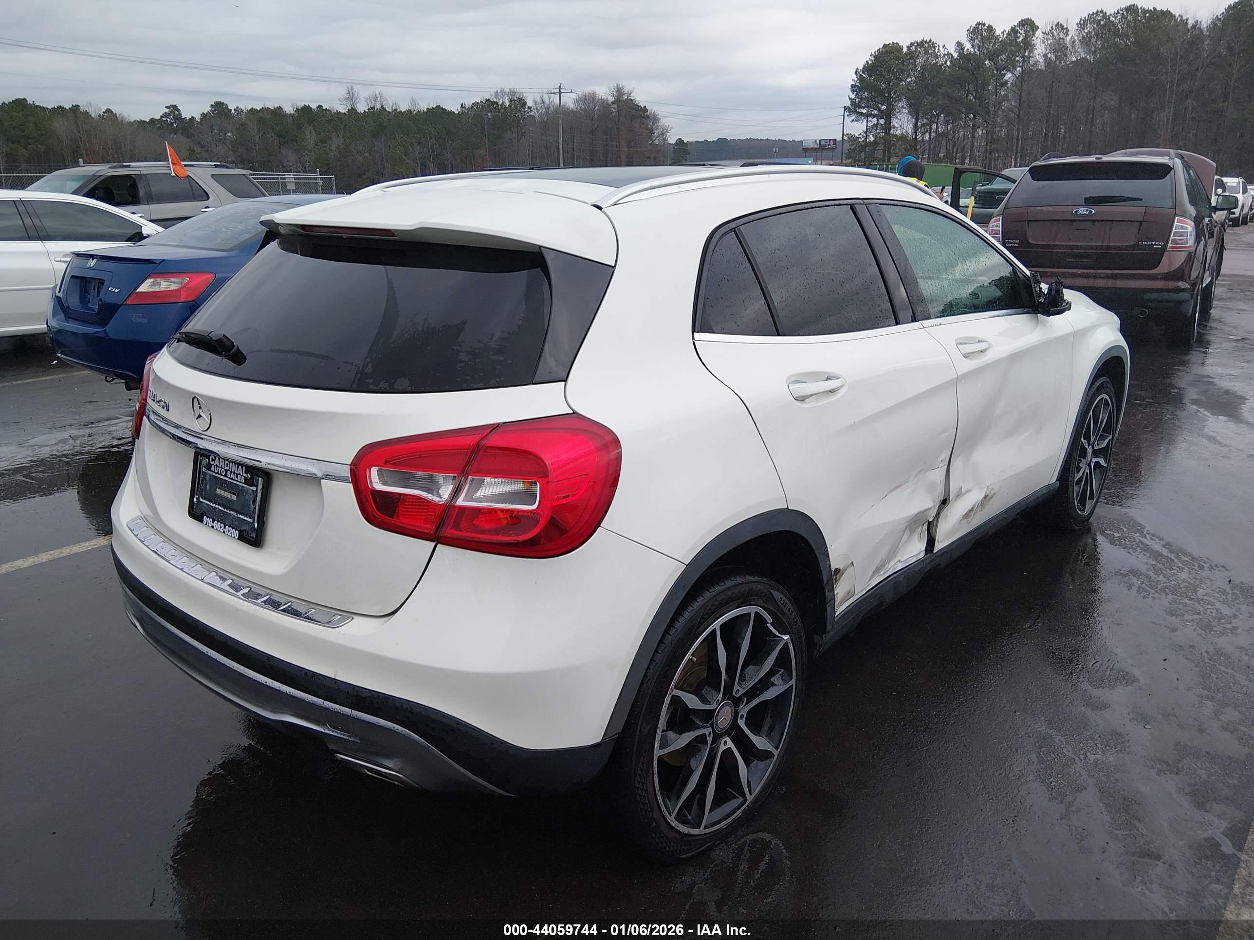 MERCEDES-BENZ GLA image 4