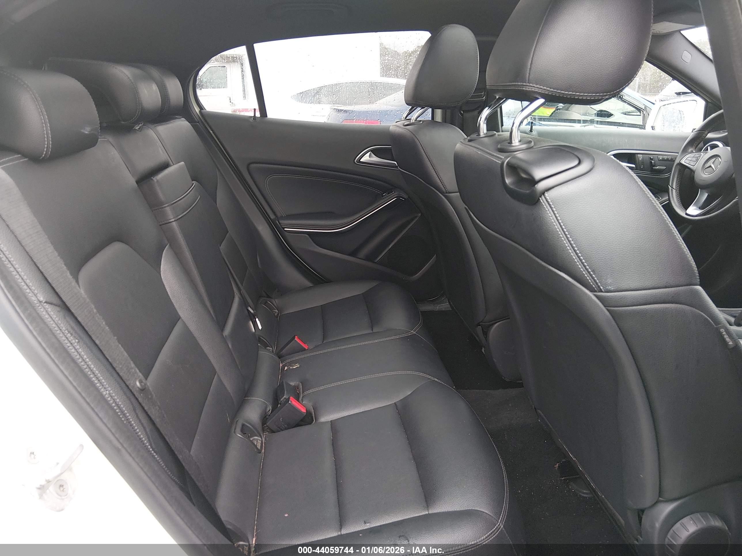MERCEDES-BENZ GLA image 8