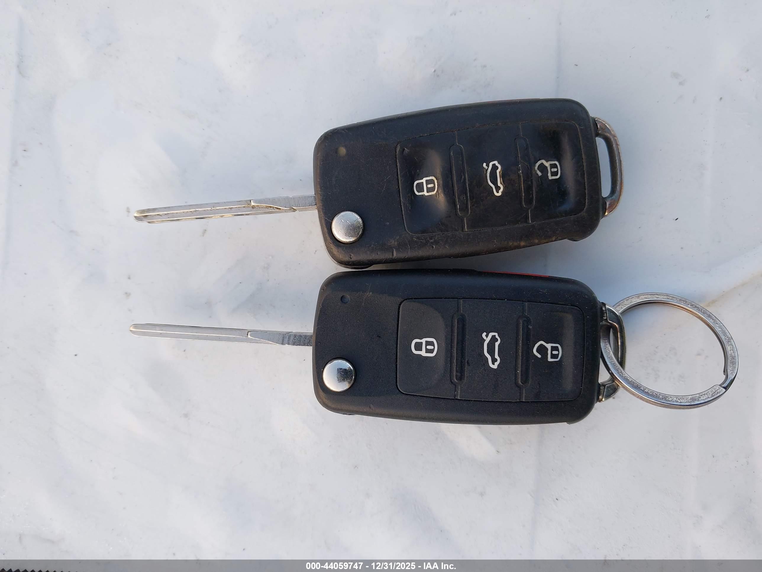 VOLKSWAGEN GTI image 11