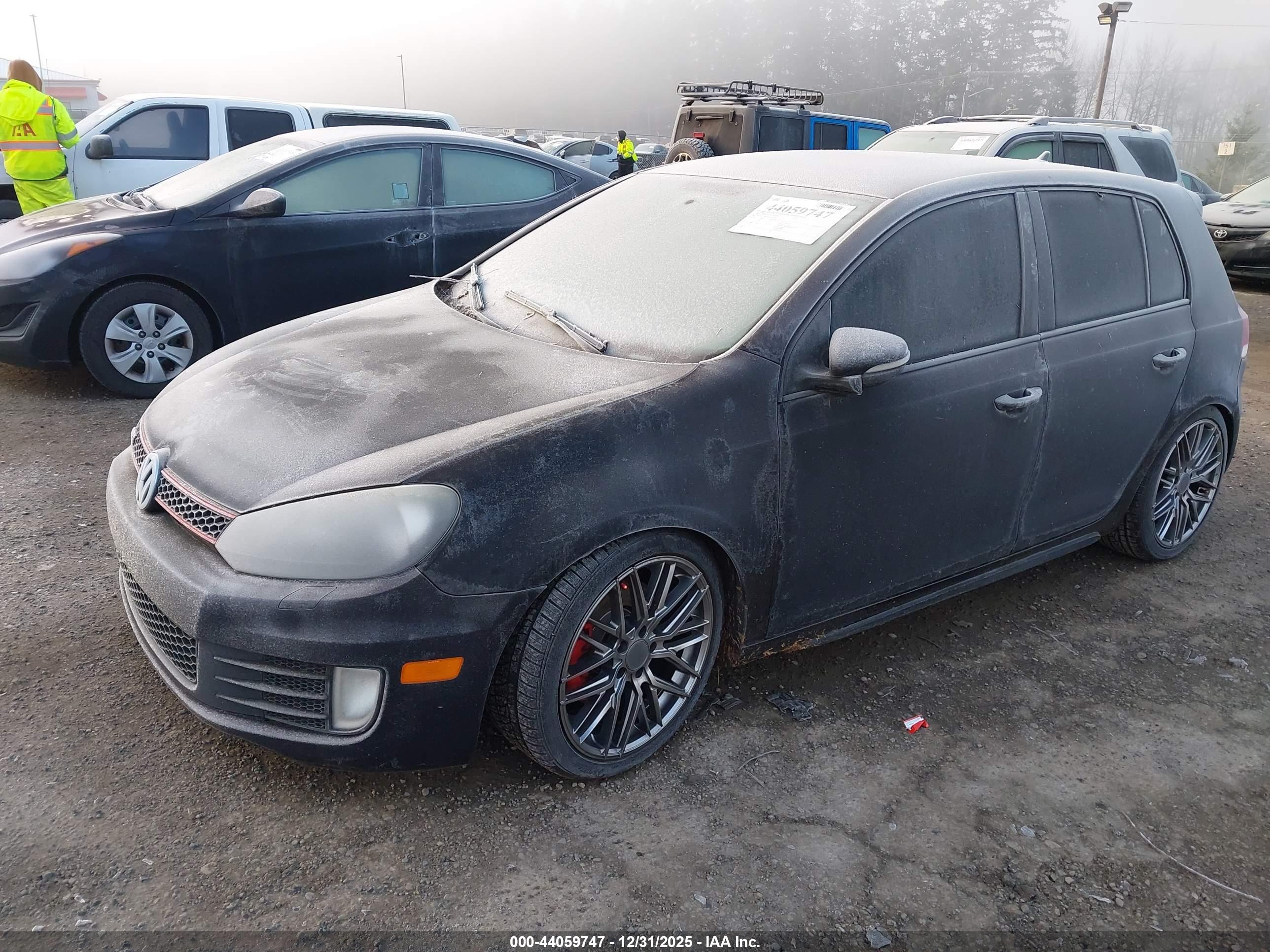 VOLKSWAGEN GTI image 2