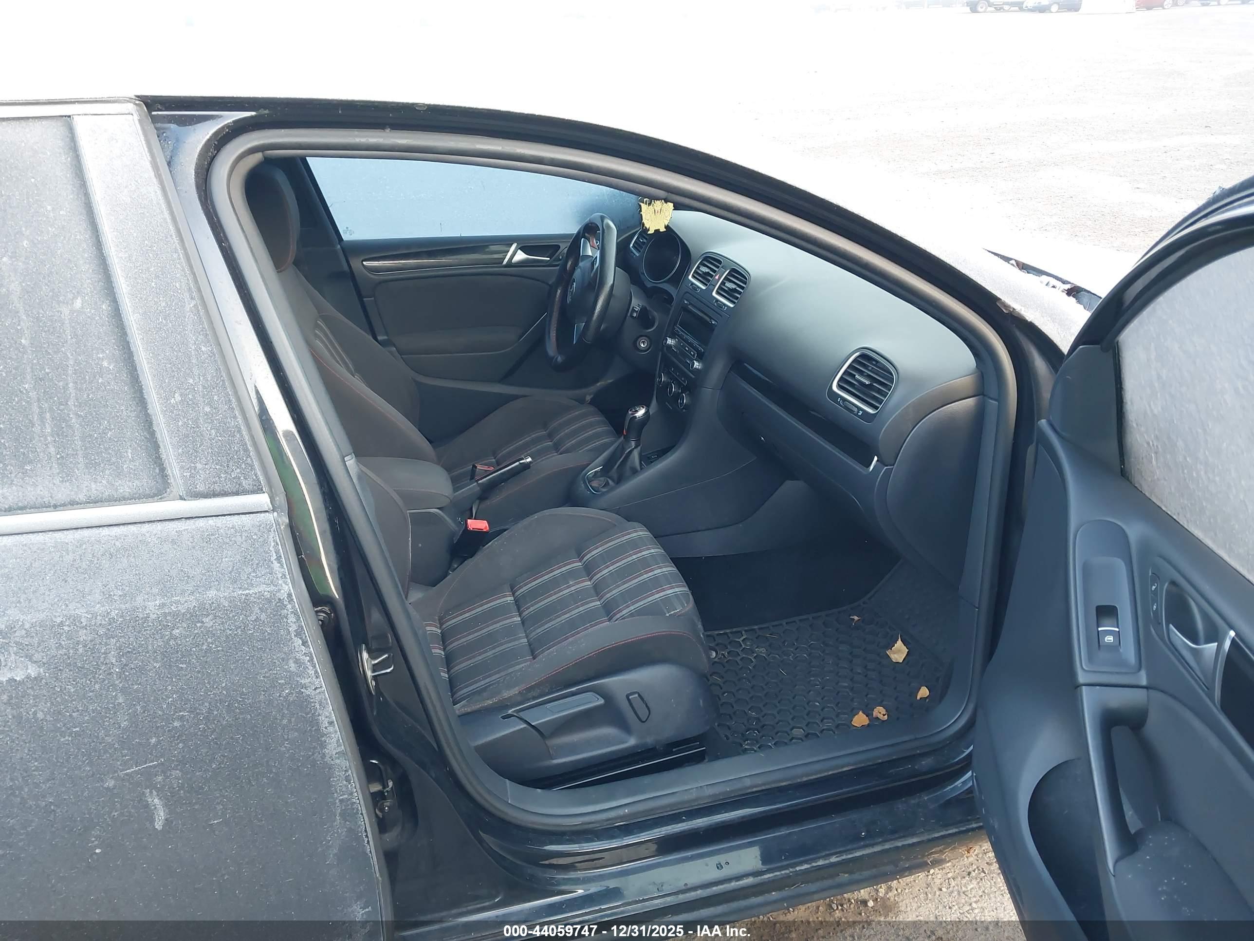 VOLKSWAGEN GTI image 5