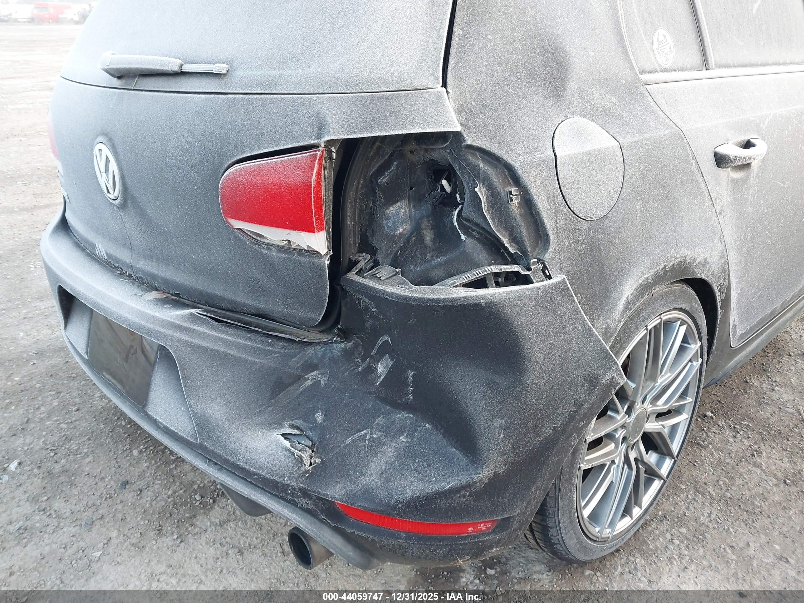 VOLKSWAGEN GTI image 6