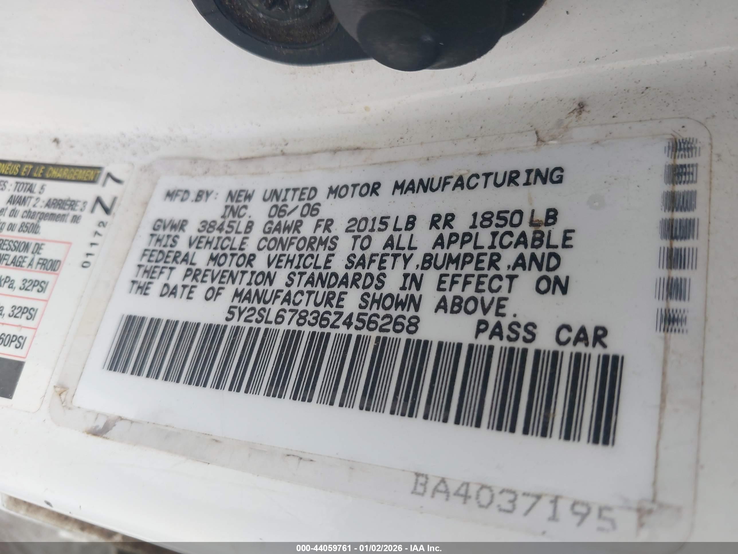PONTIAC VIBE image 9