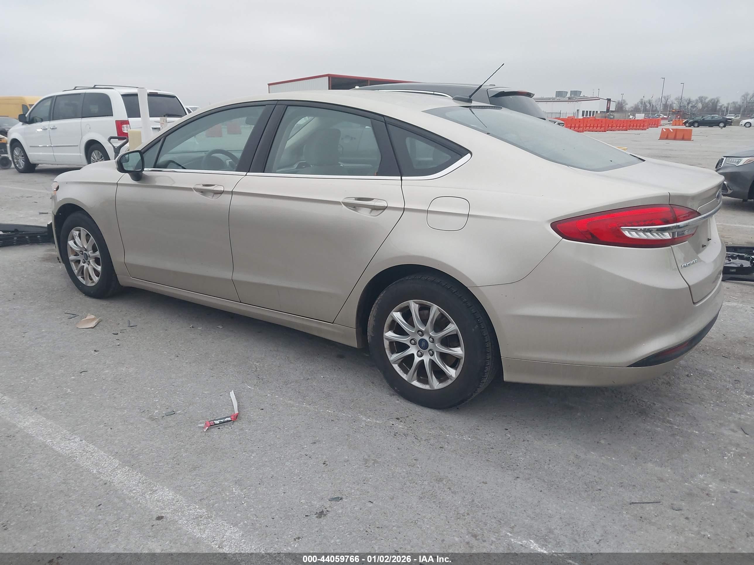 FORD FUSION image 3