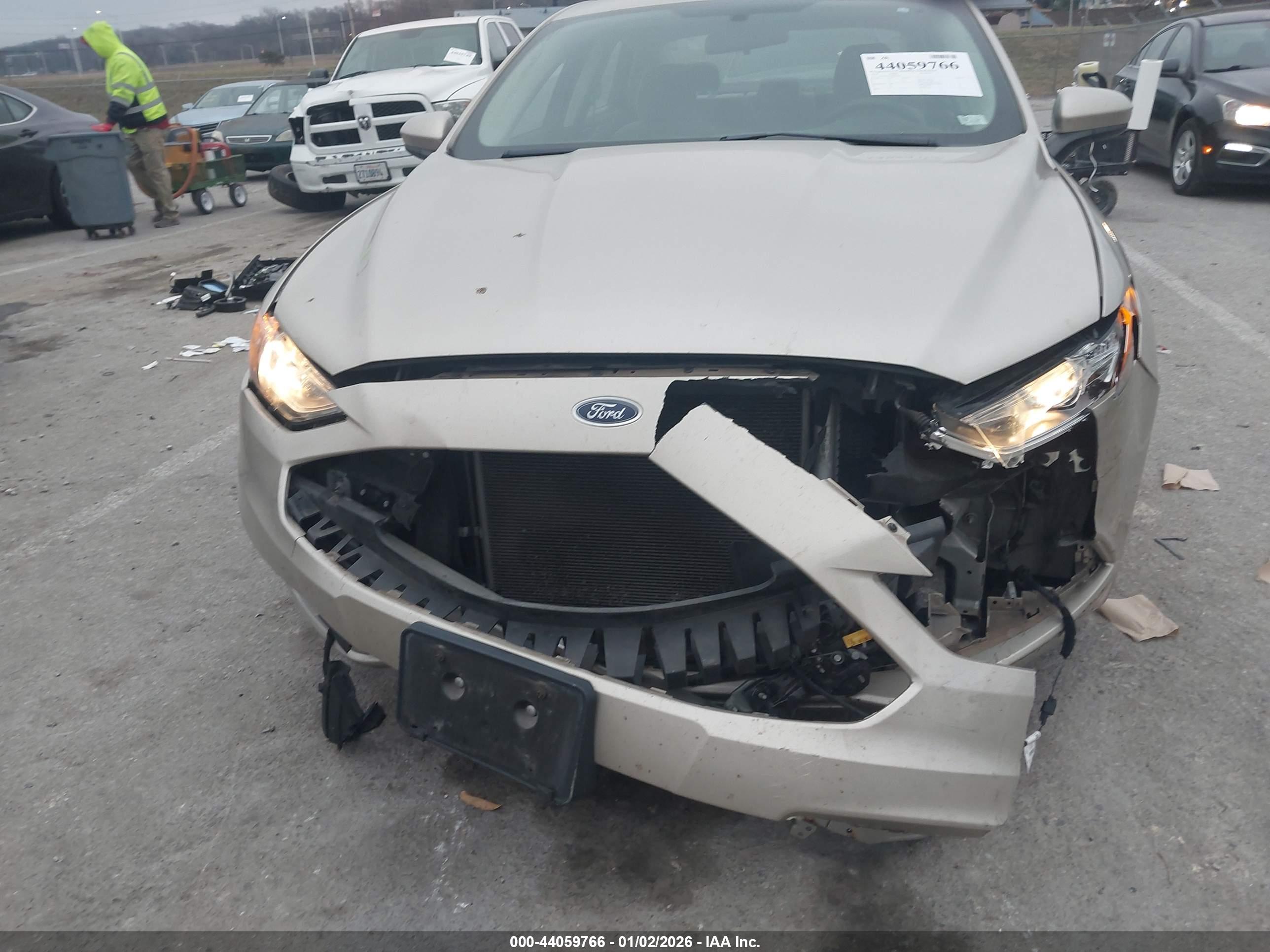 FORD FUSION image 6