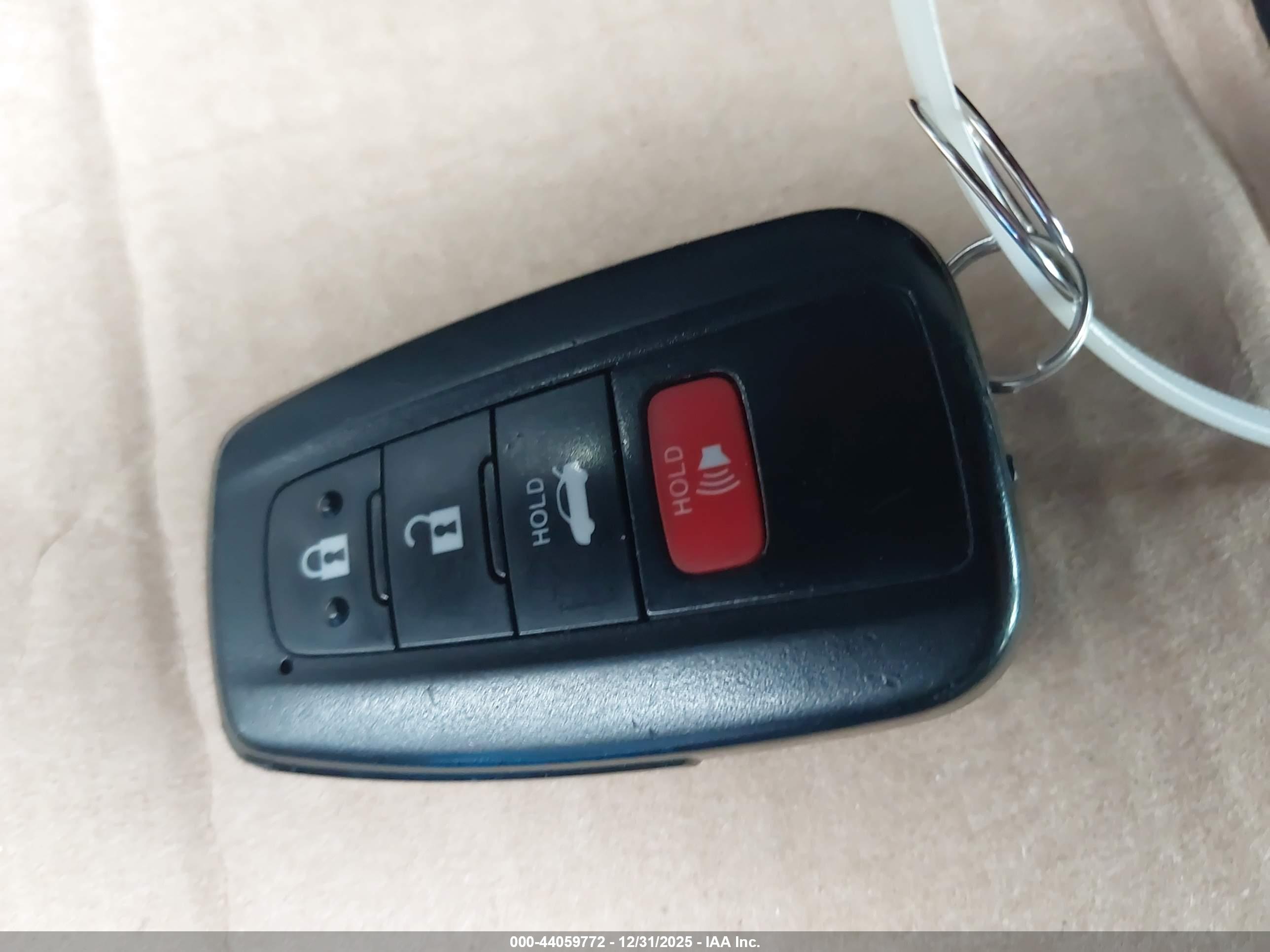 TOYOTA MIRAI image 11