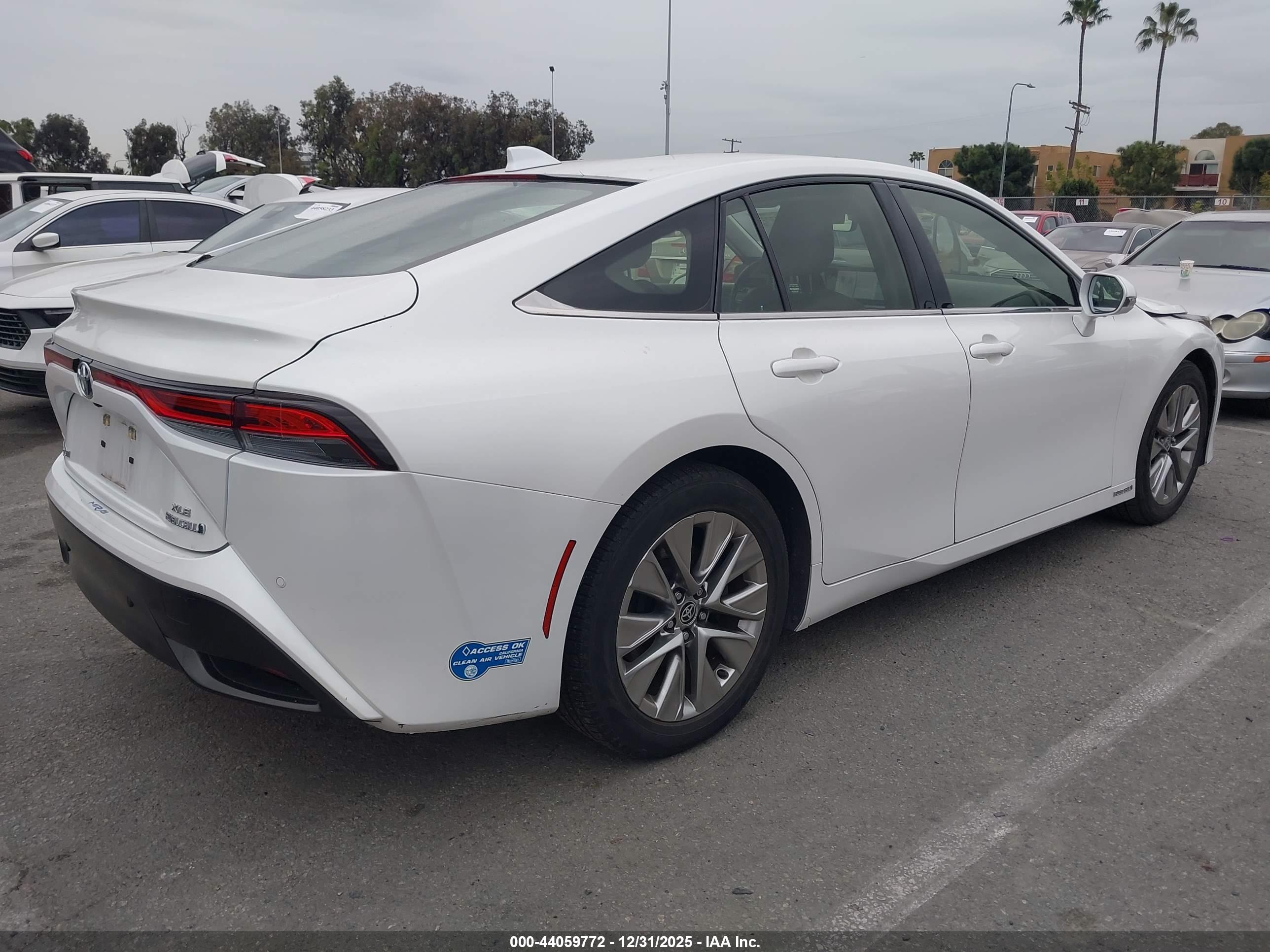 TOYOTA MIRAI image 4