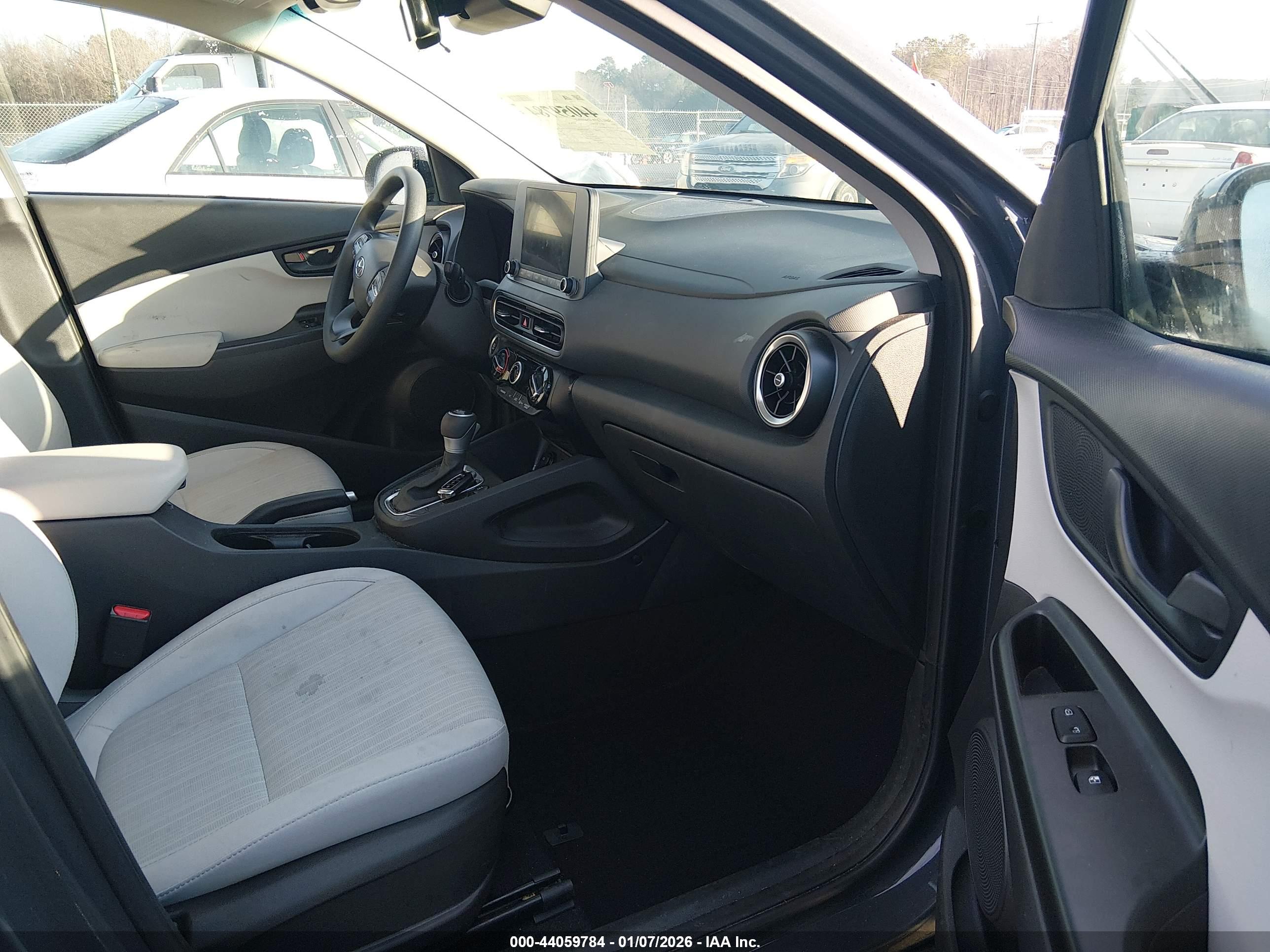 HYUNDAI KONA image 5