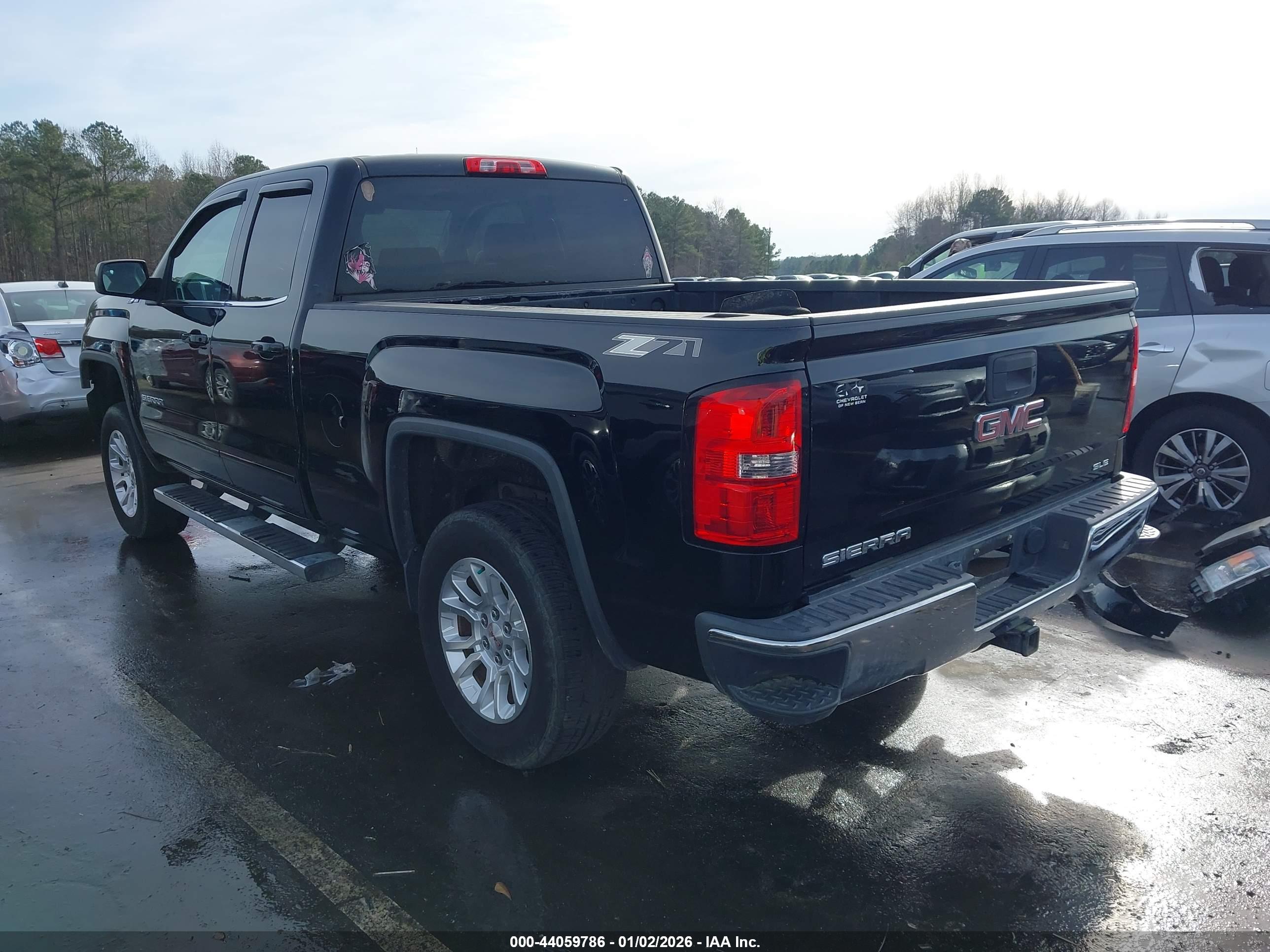 GMC SIERRA image 3
