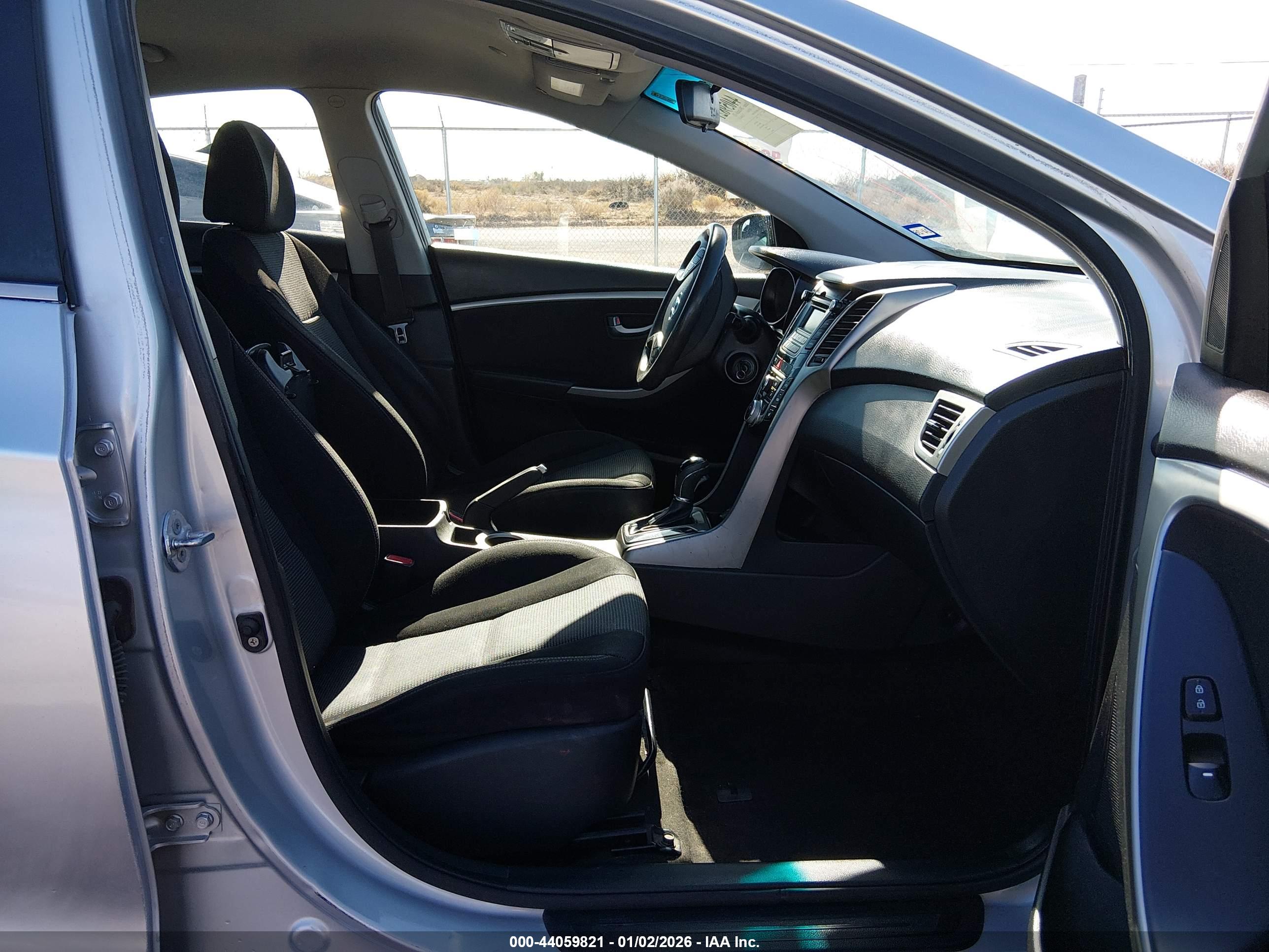 HYUNDAI ELANTRA image 5
