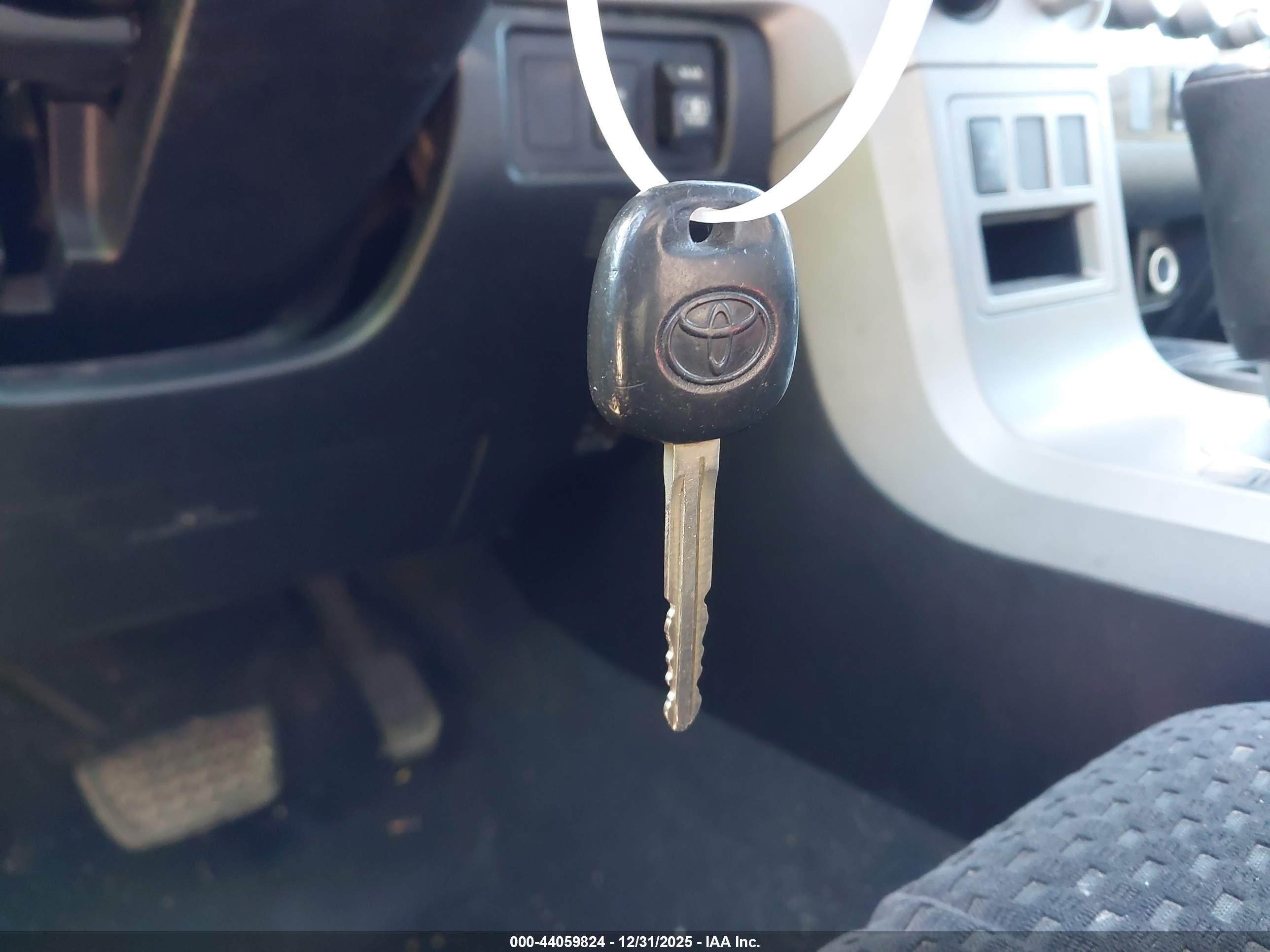 TOYOTA TUNDRA image 11