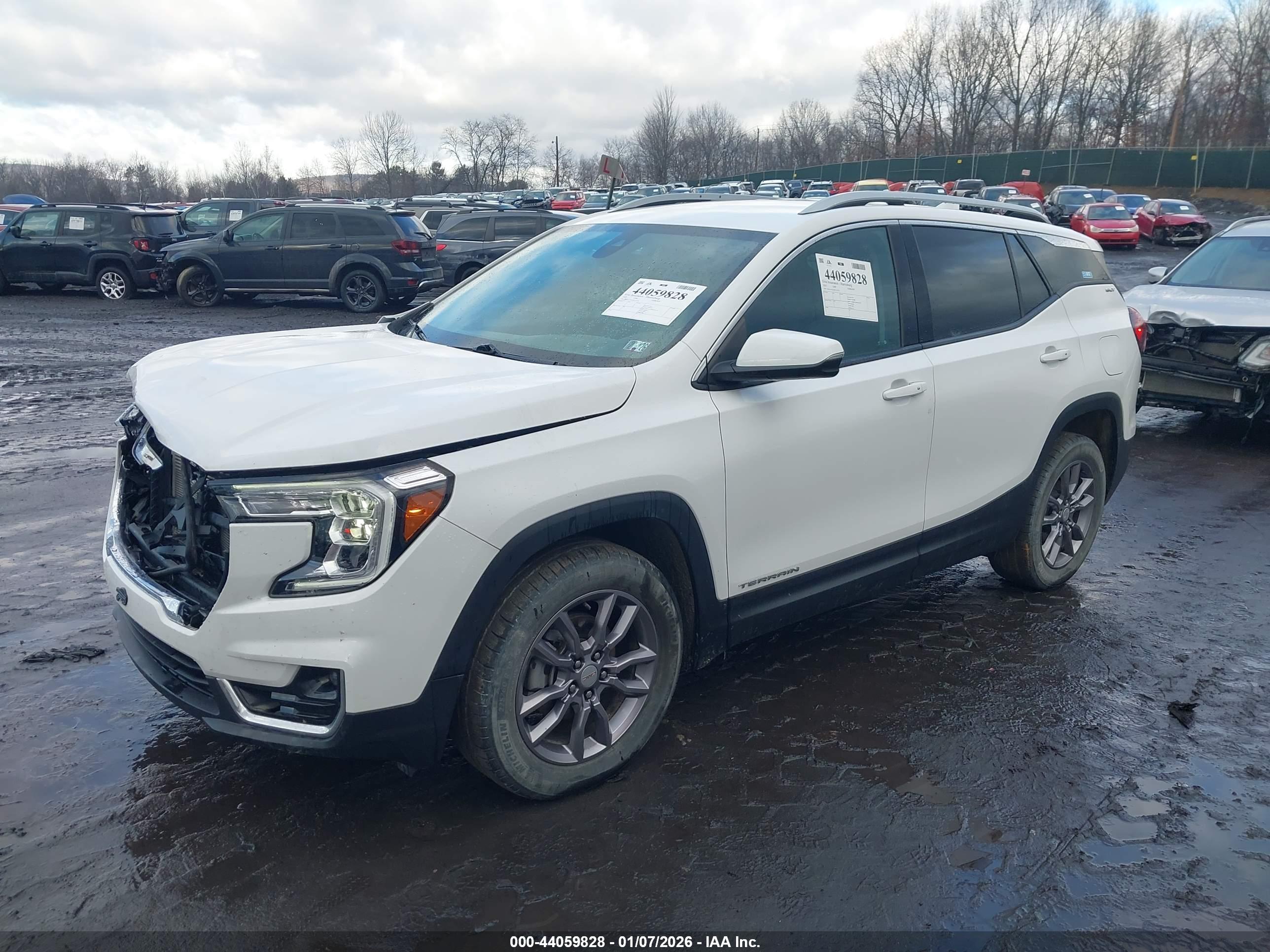 GMC TERRAIN image 2