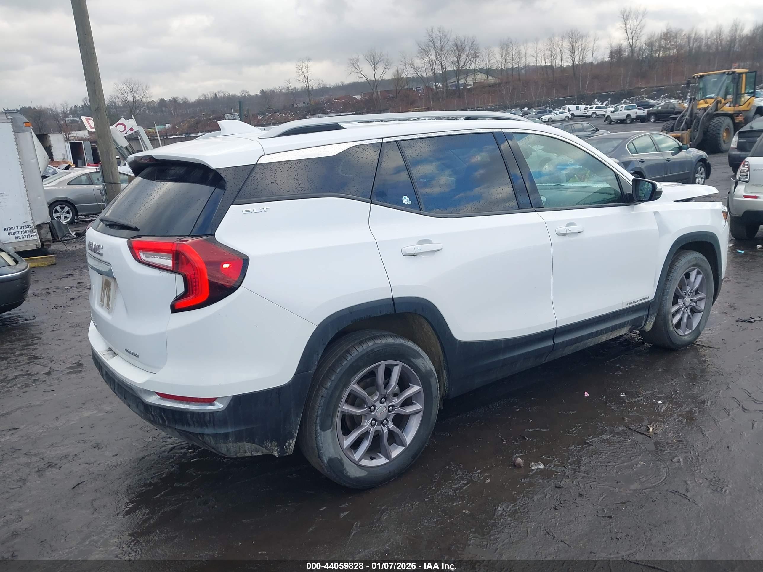 GMC TERRAIN image 4