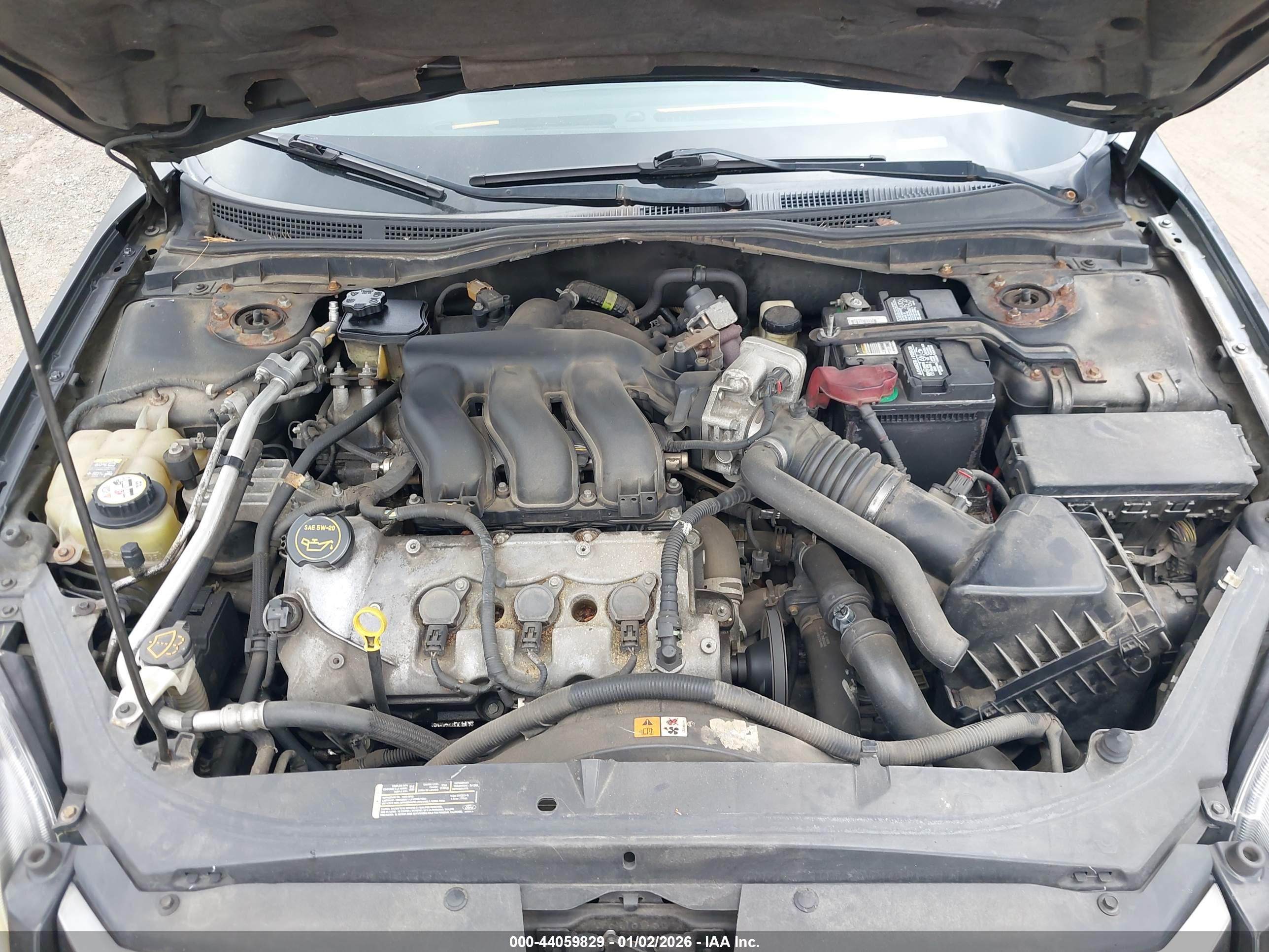 FORD FUSION image 10