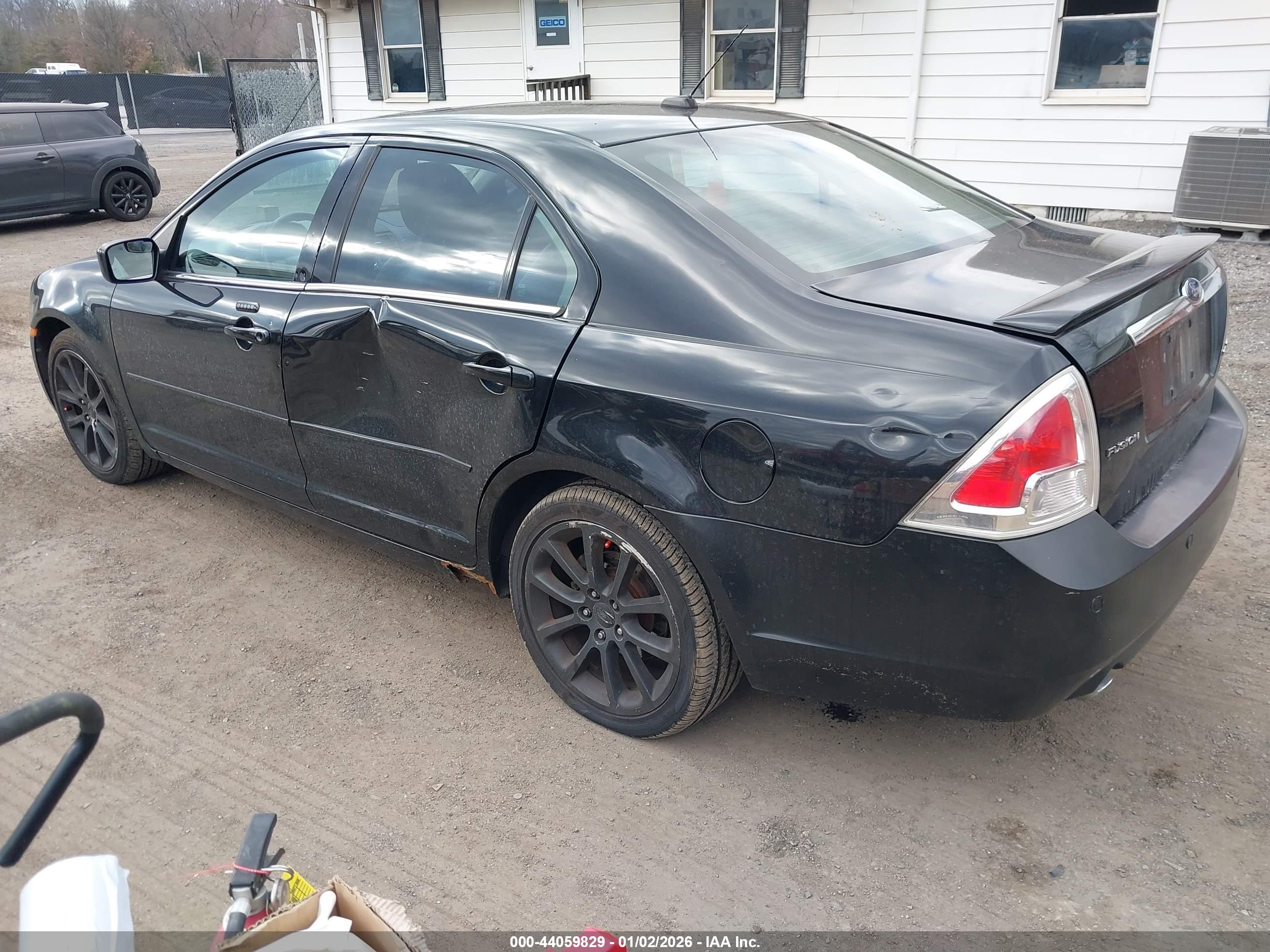 FORD FUSION image 3