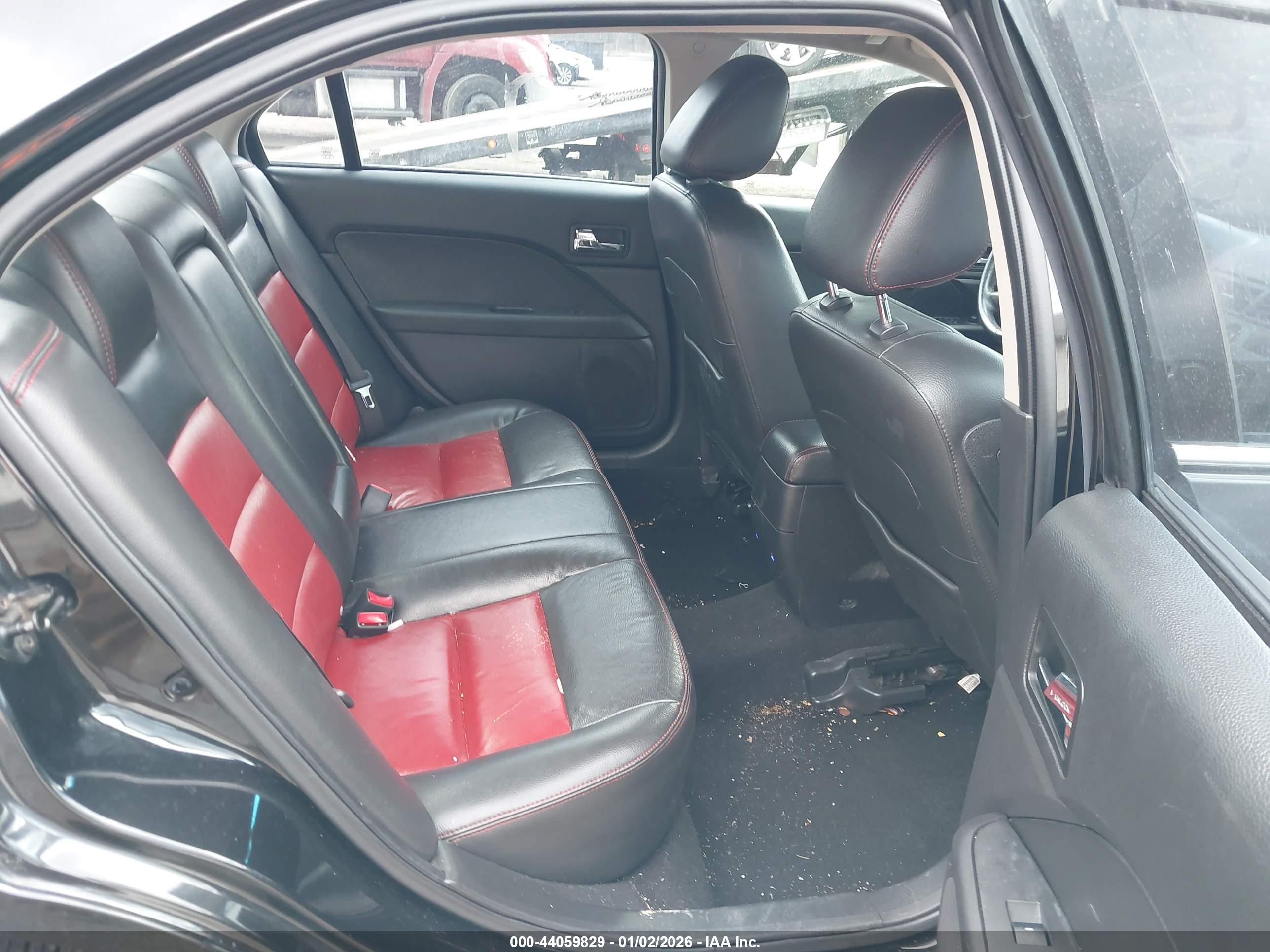 FORD FUSION image 8