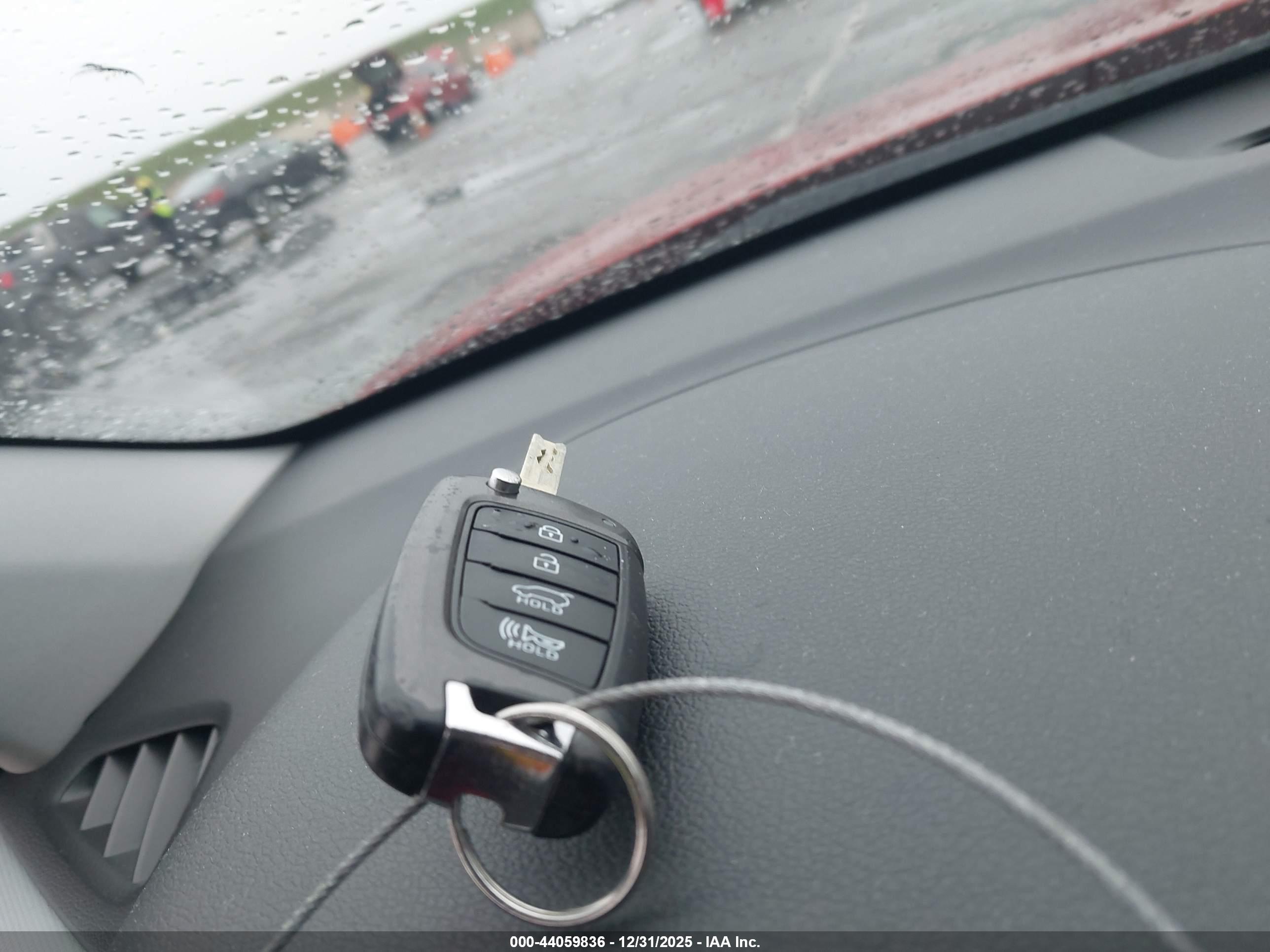 HYUNDAI KONA image 11