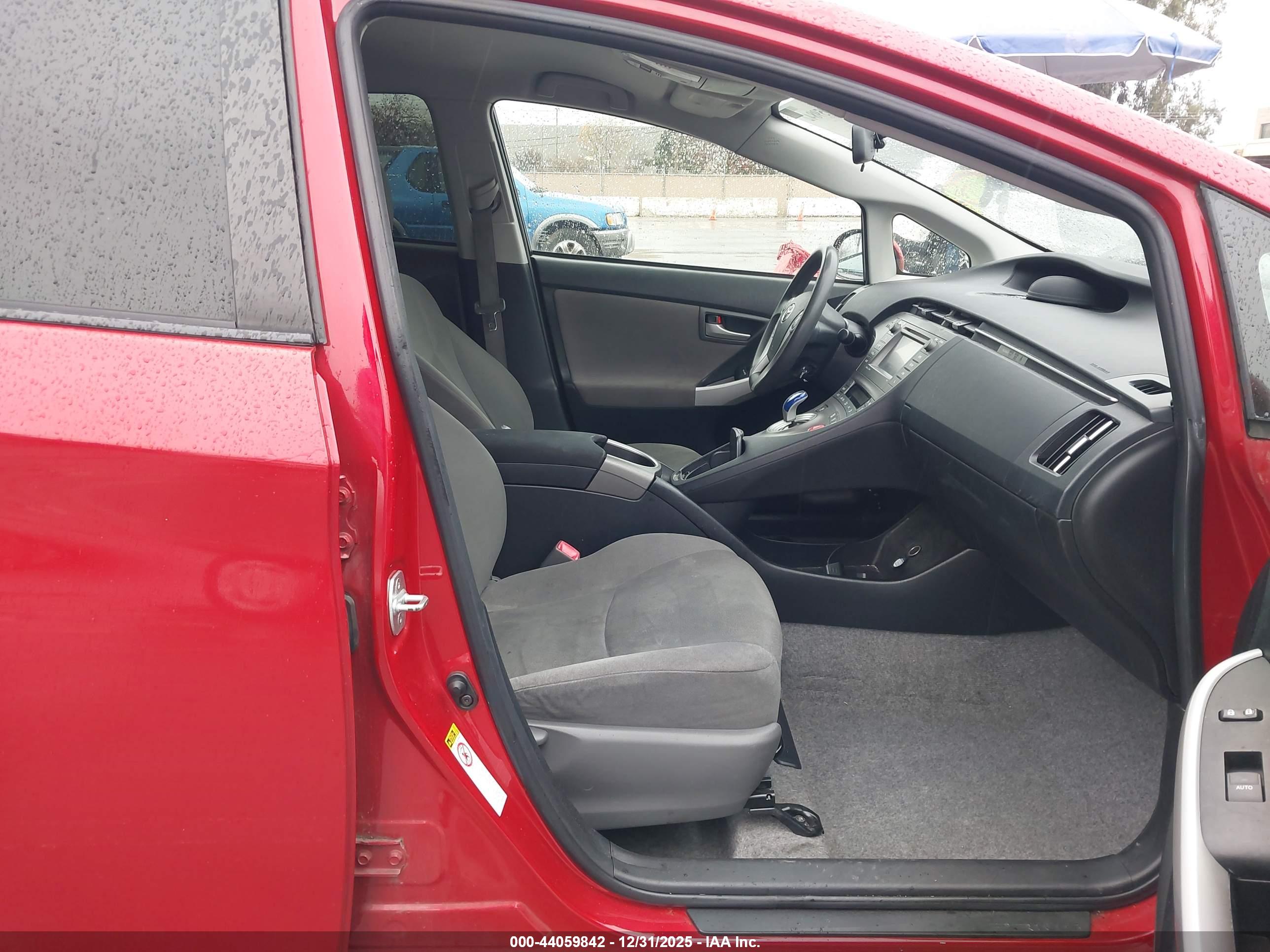TOYOTA PRIUS image 5