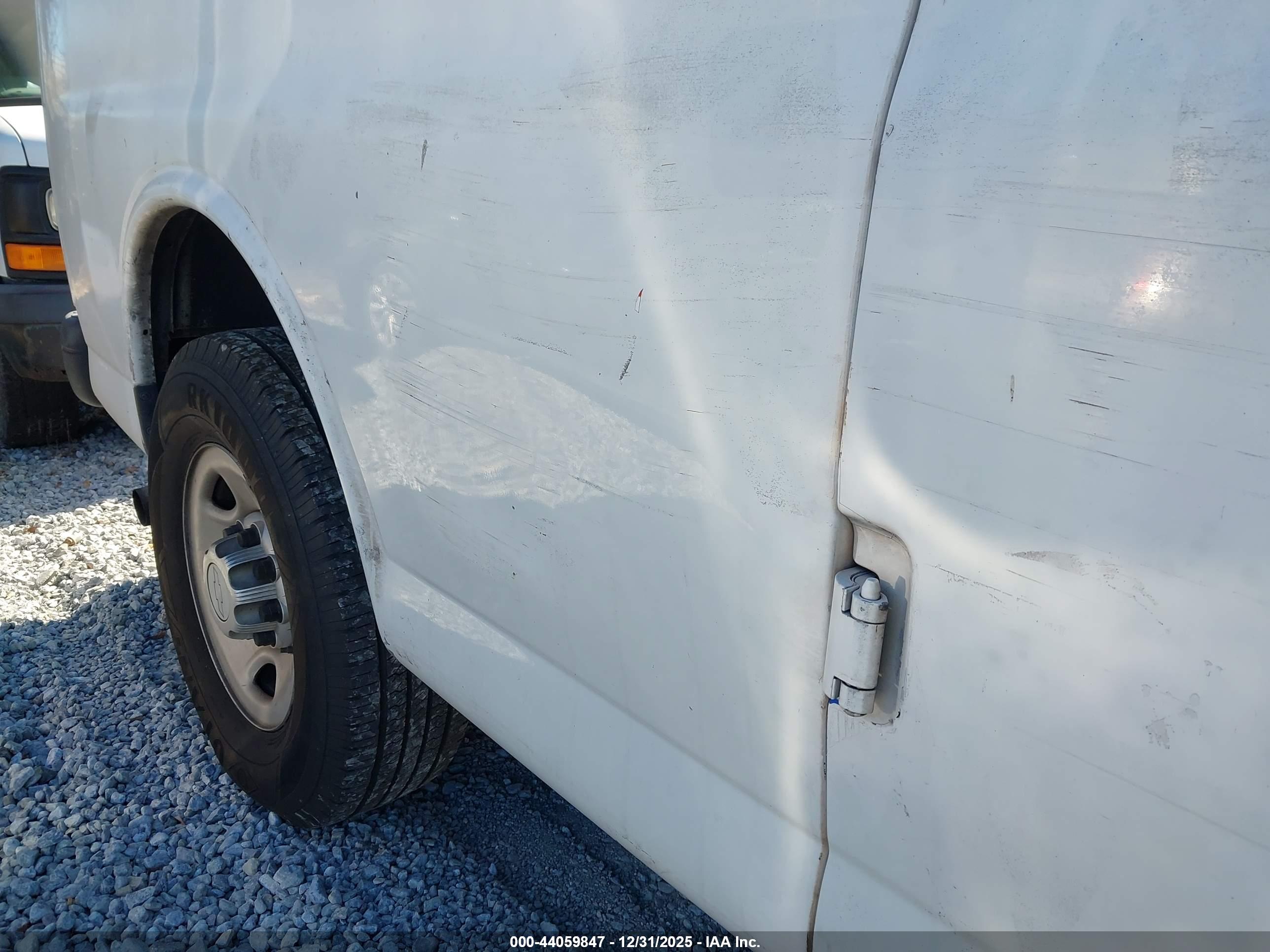 CHEVROLET EXPRESS image 6