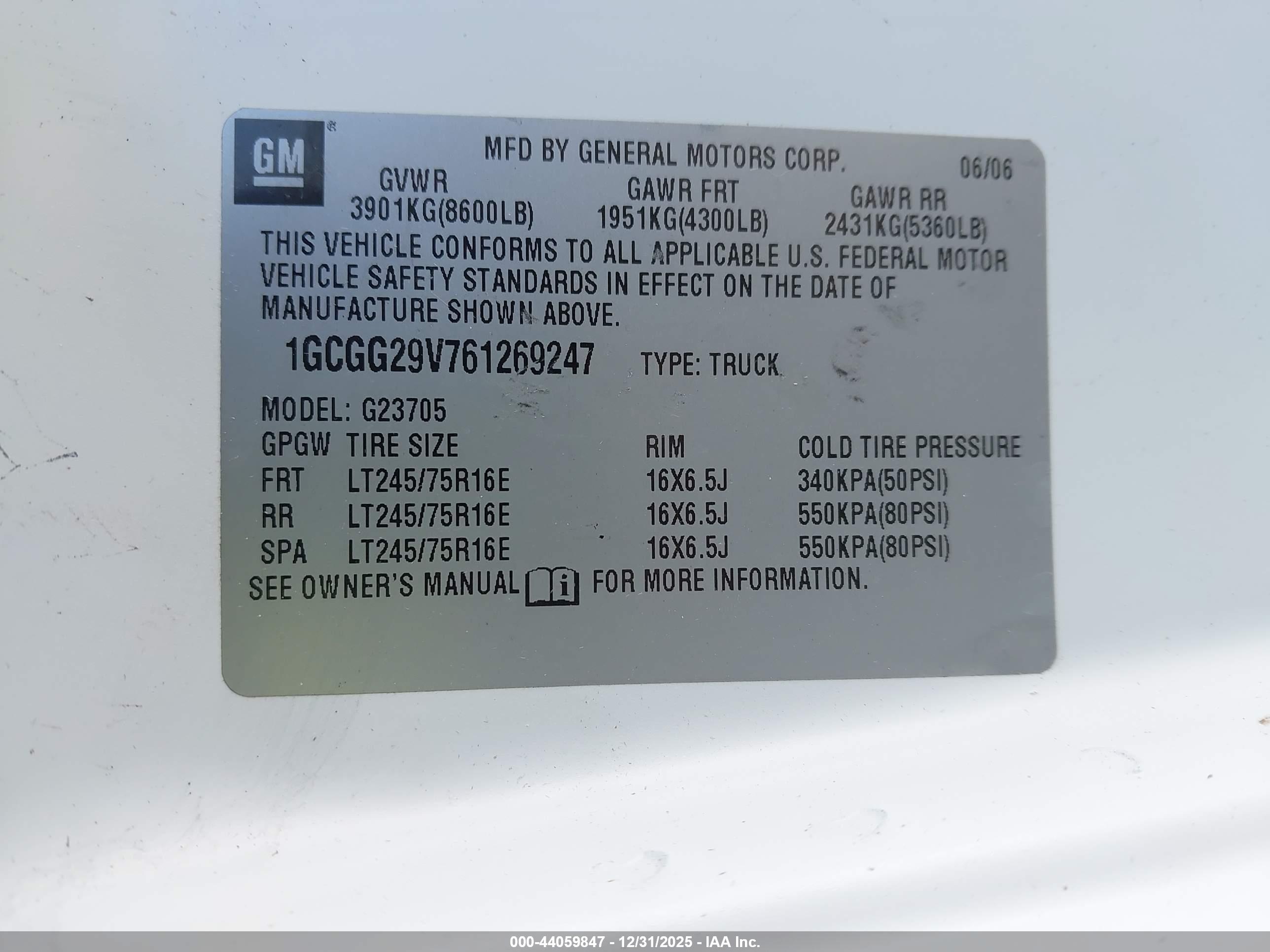 CHEVROLET EXPRESS image 9
