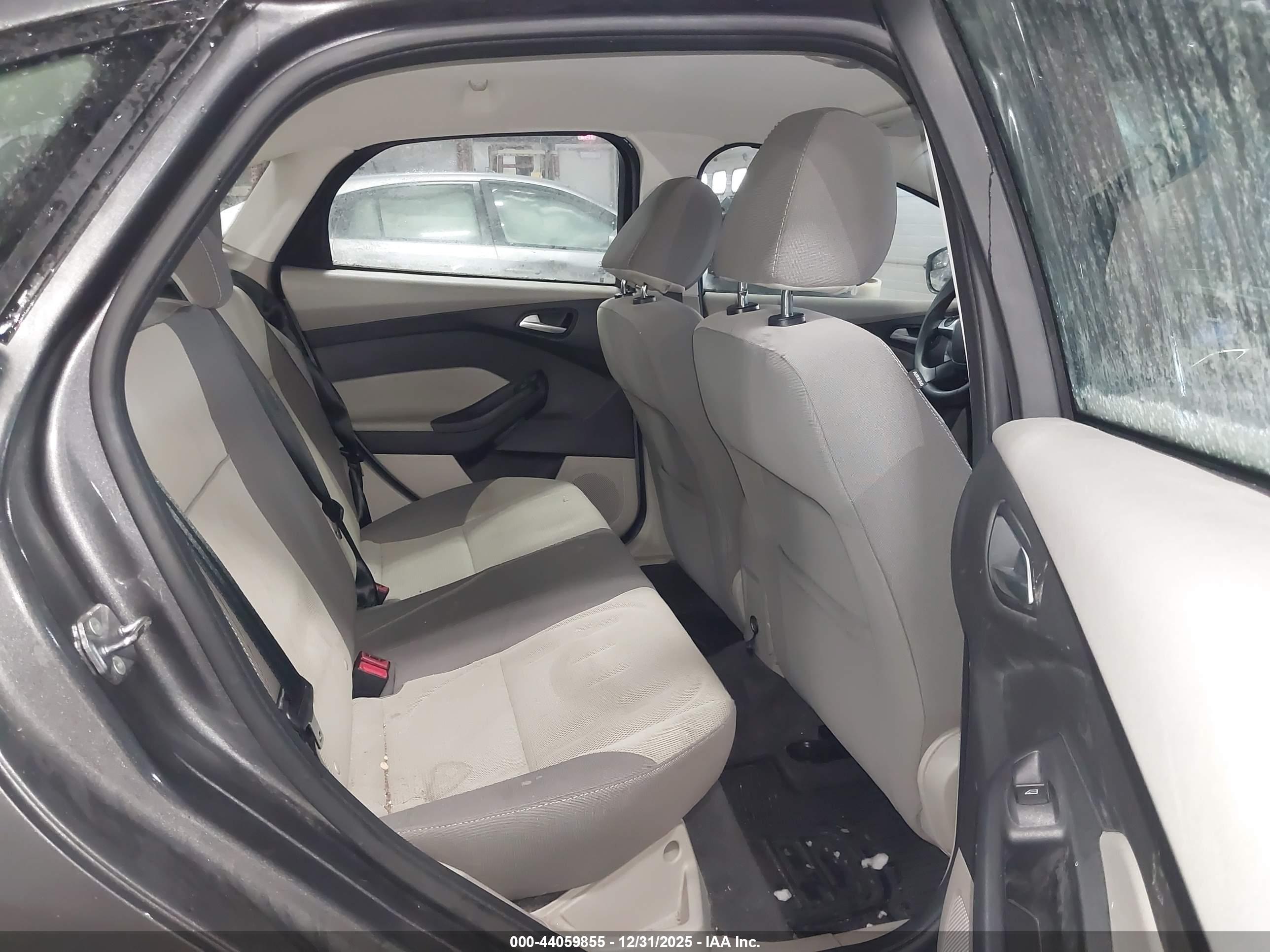 FORD FOCUS image 8