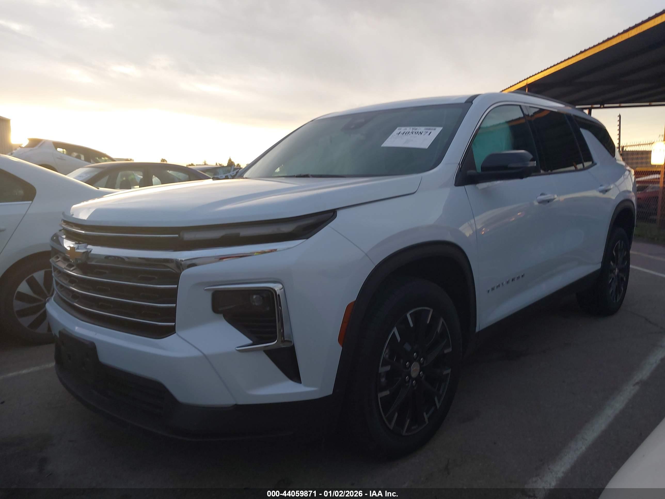 CHEVROLET TRAVERSE image 2