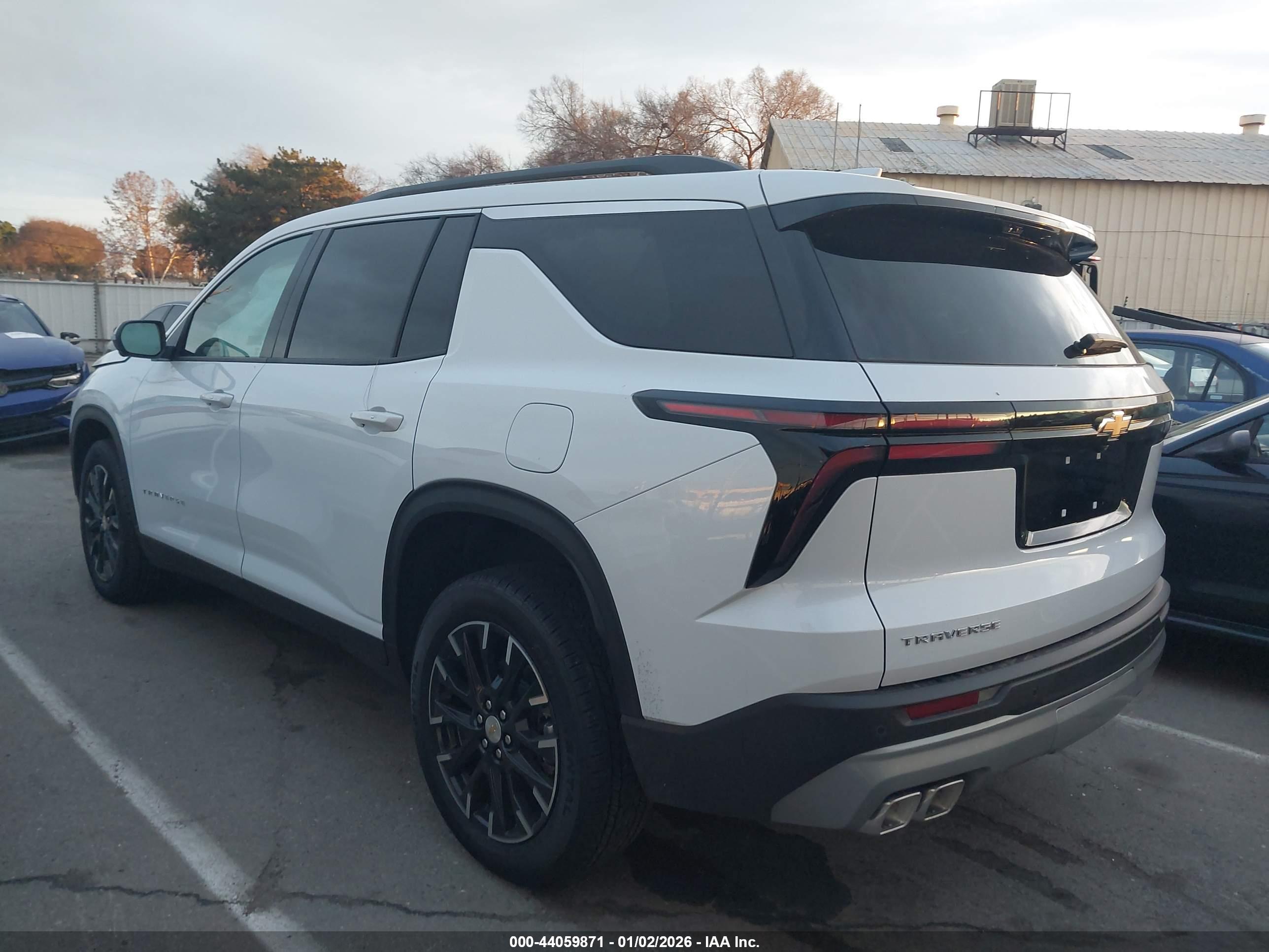 CHEVROLET TRAVERSE image 3
