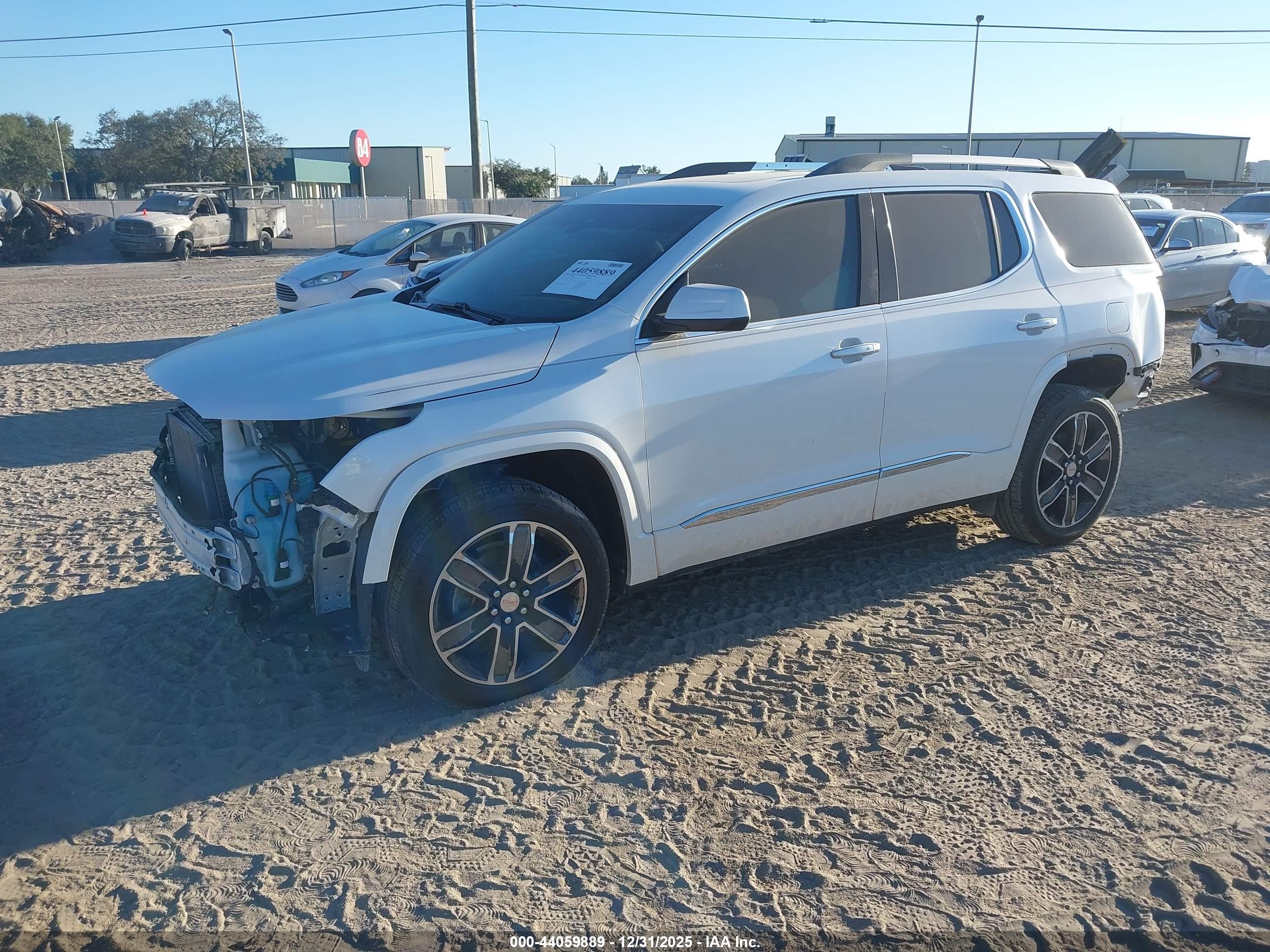 GMC ACADIA image 2