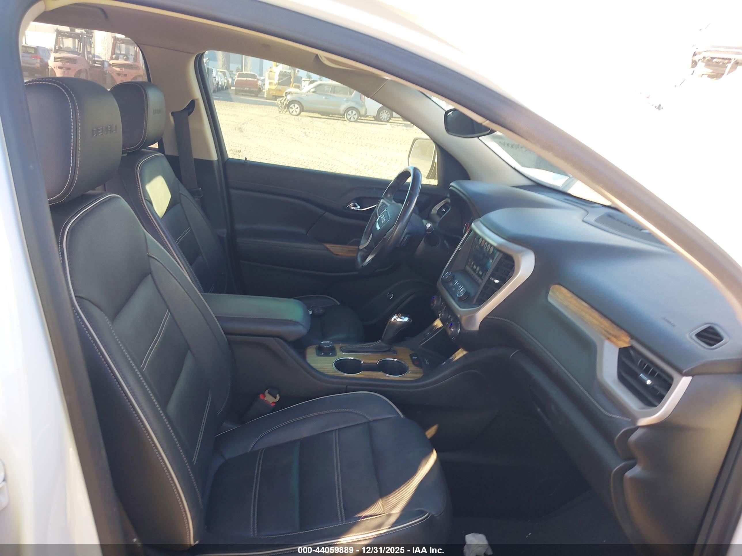 GMC ACADIA image 5