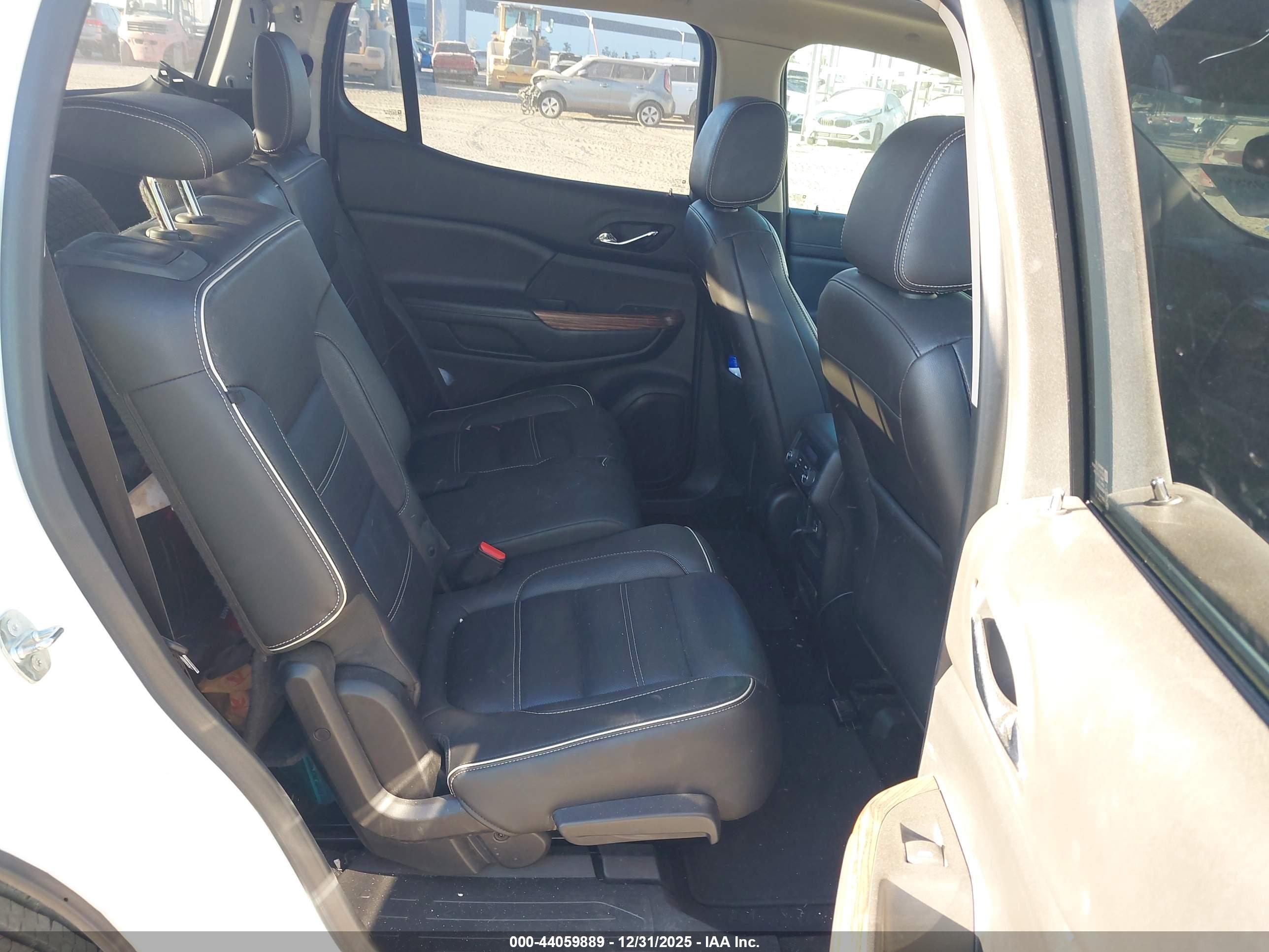 GMC ACADIA image 8