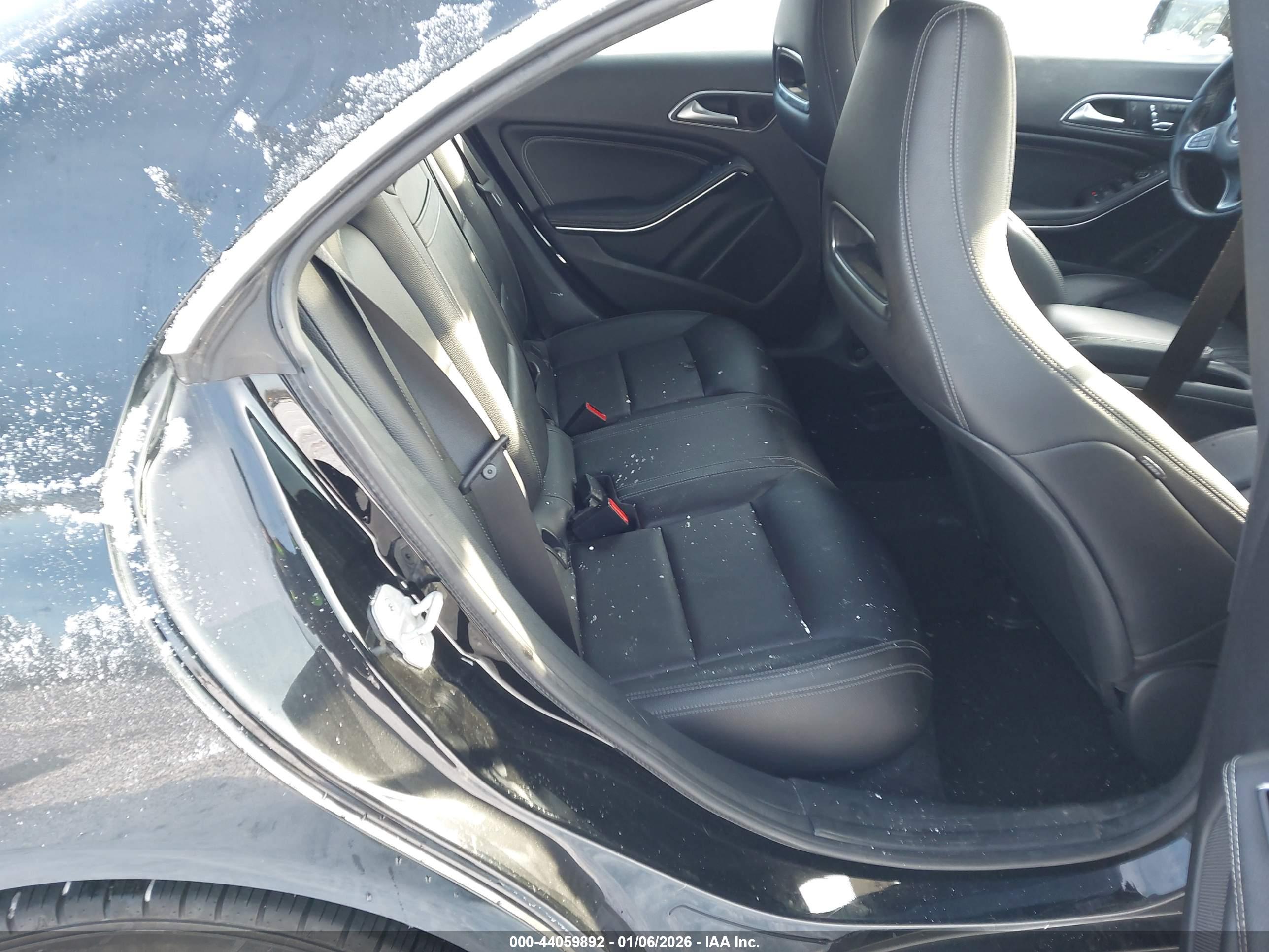MERCEDES-BENZ CLA image 8