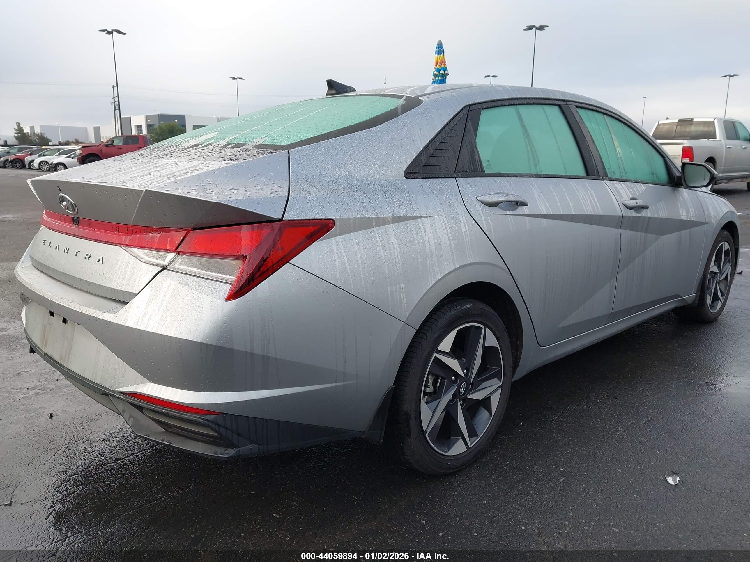 HYUNDAI ELANTRA image 4