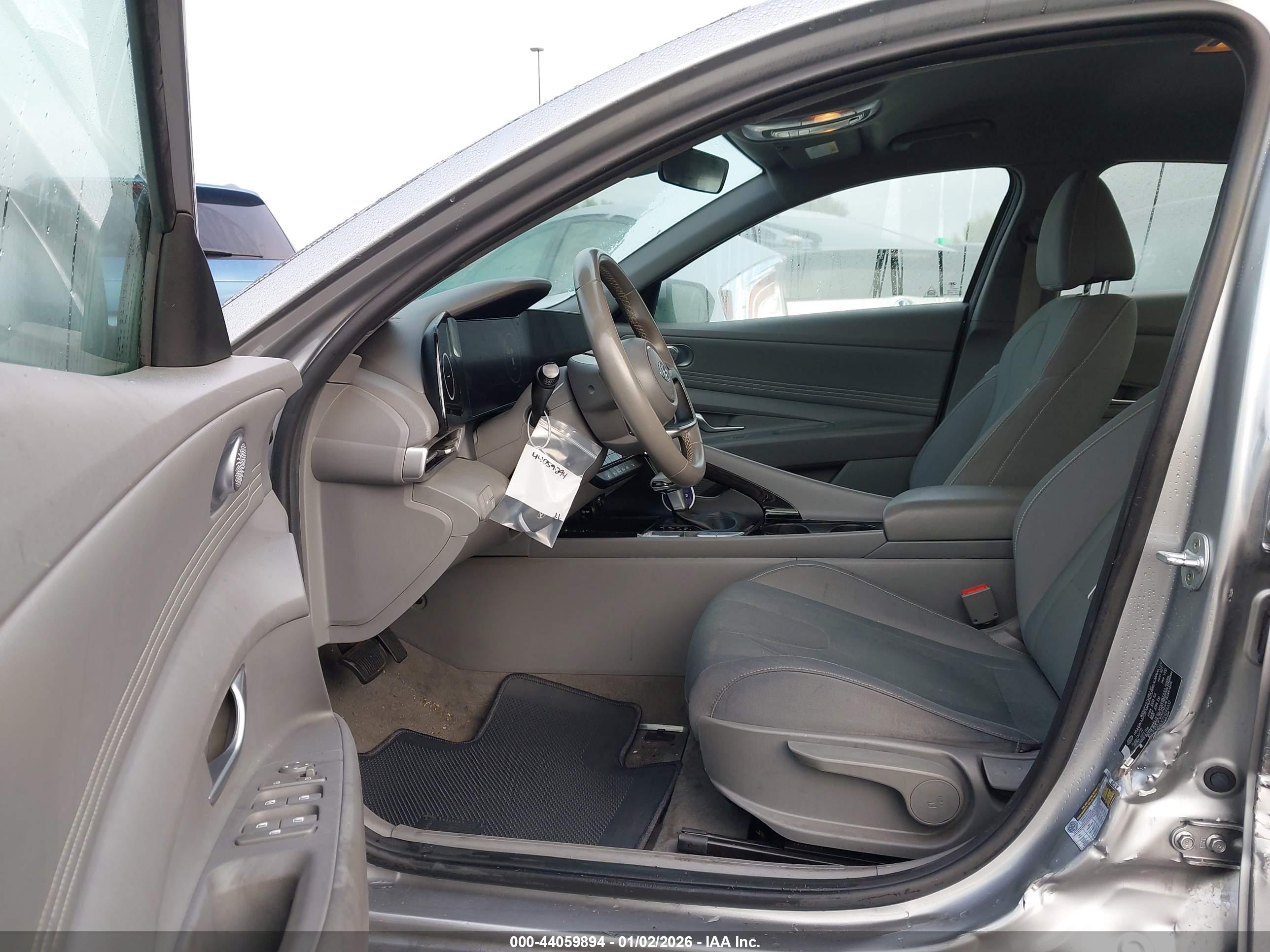 HYUNDAI ELANTRA image 5