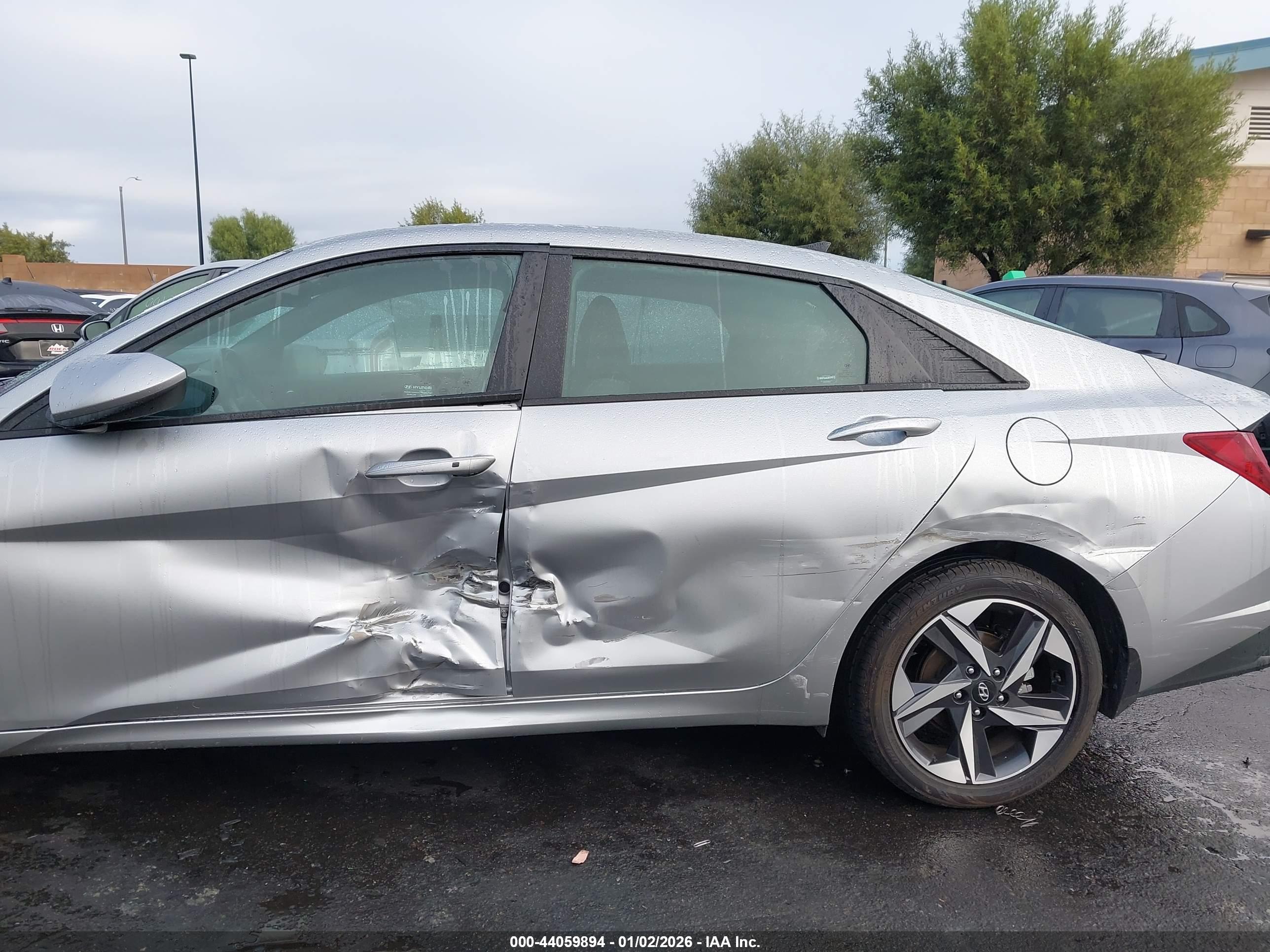 HYUNDAI ELANTRA image 6