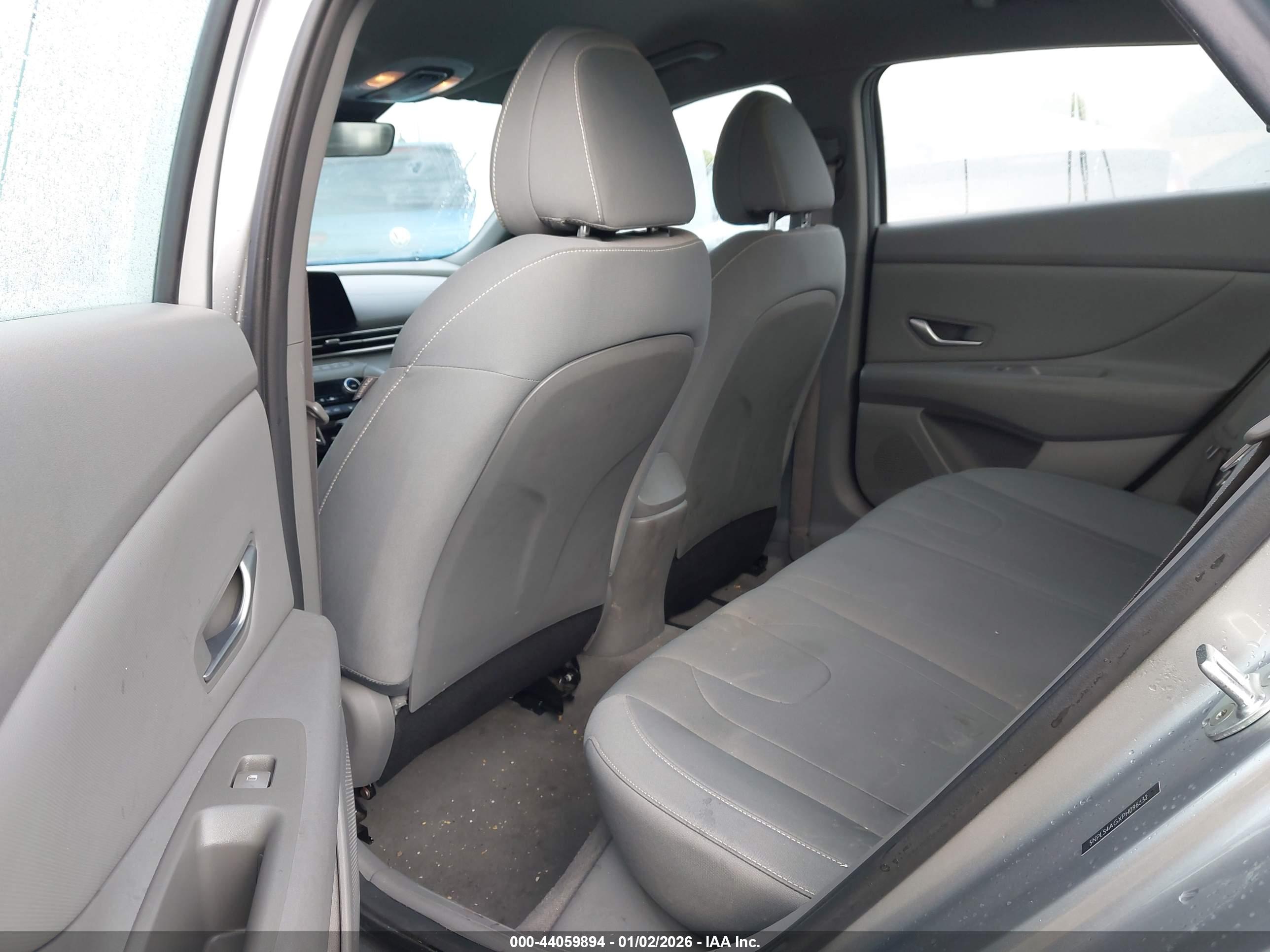 HYUNDAI ELANTRA image 8