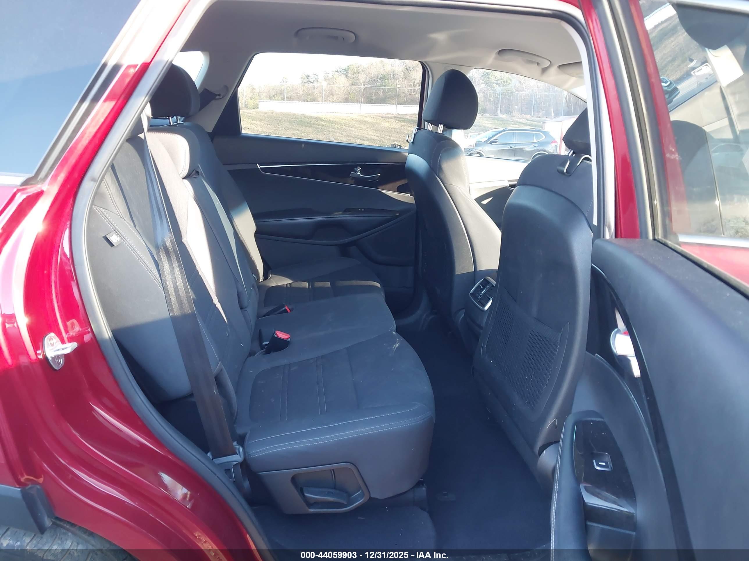 KIA SORENTO image 8