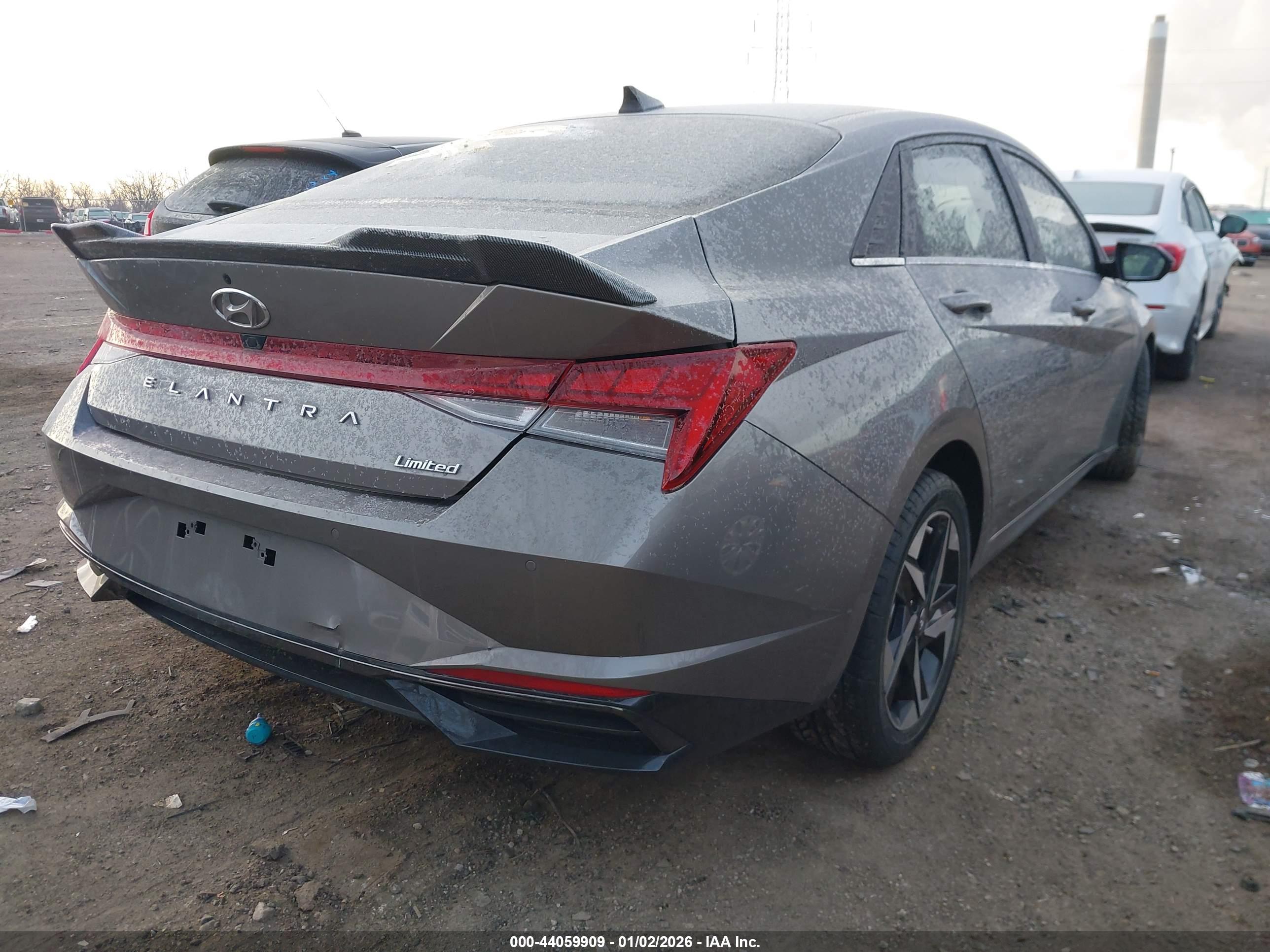 HYUNDAI ELANTRA image 4