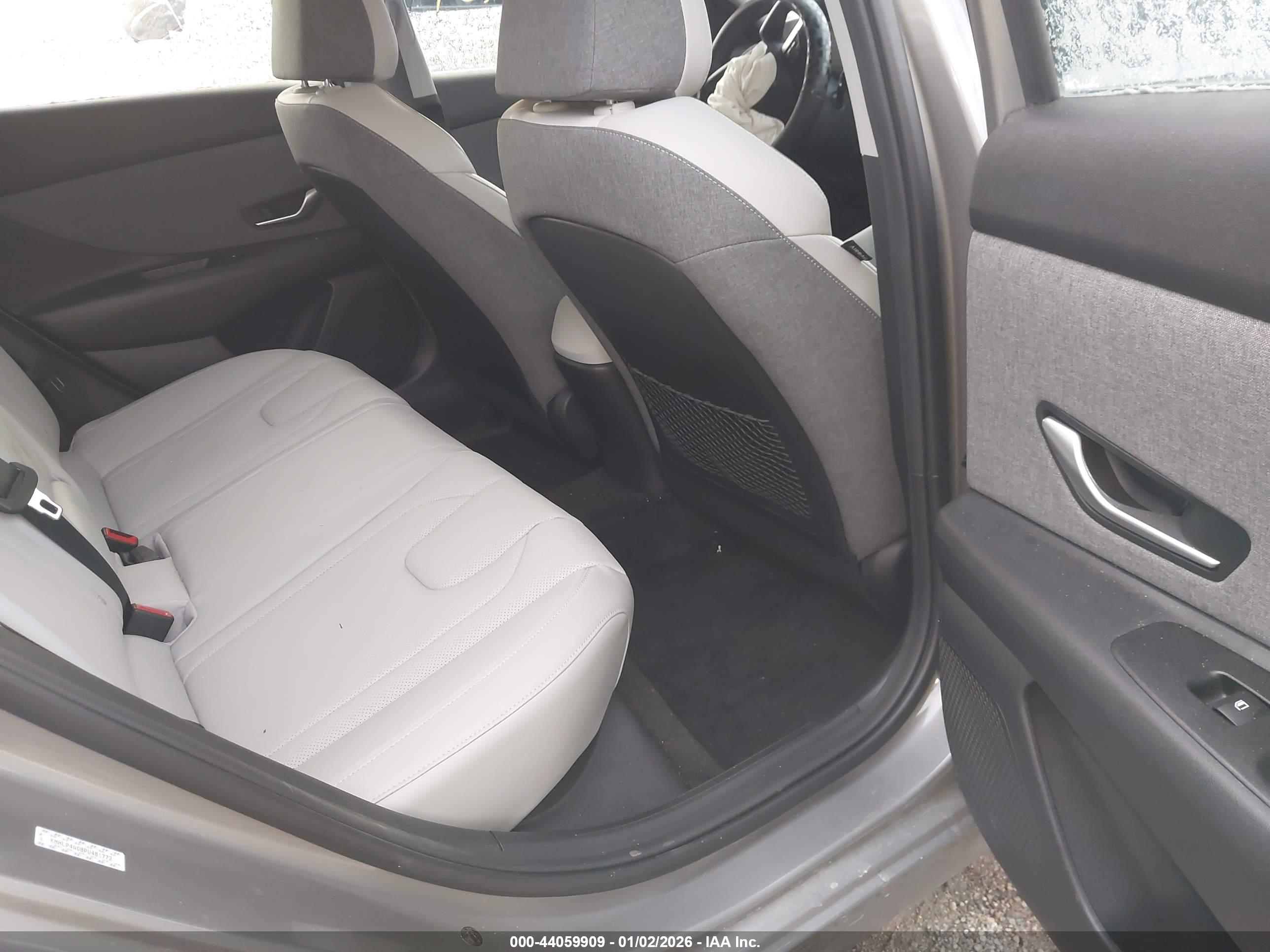 HYUNDAI ELANTRA image 8
