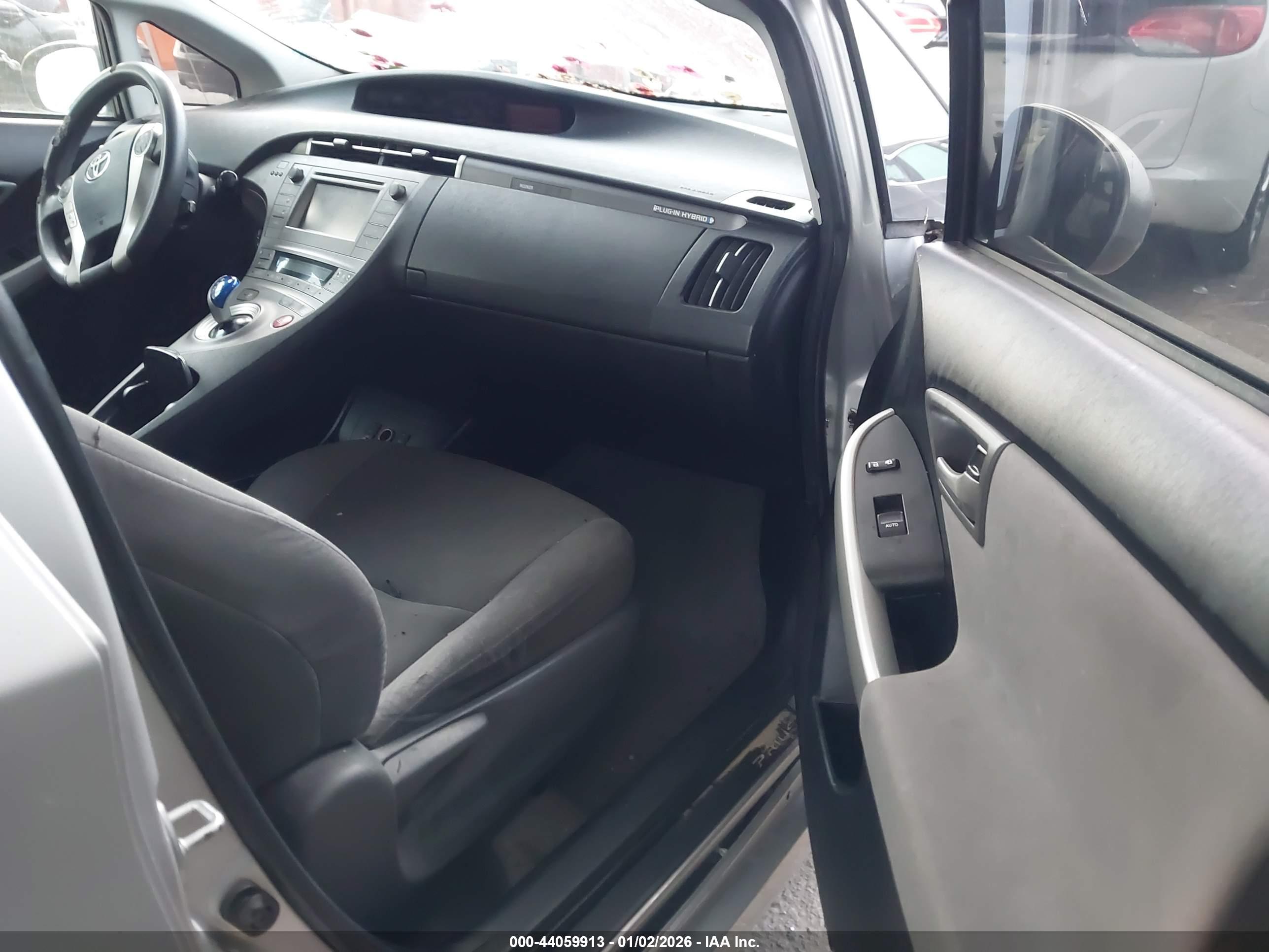 TOYOTA PRIUS image 5