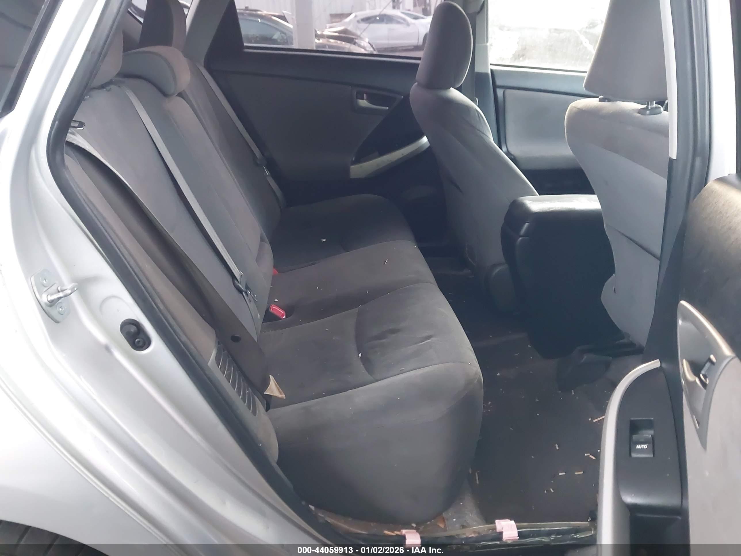 TOYOTA PRIUS image 8
