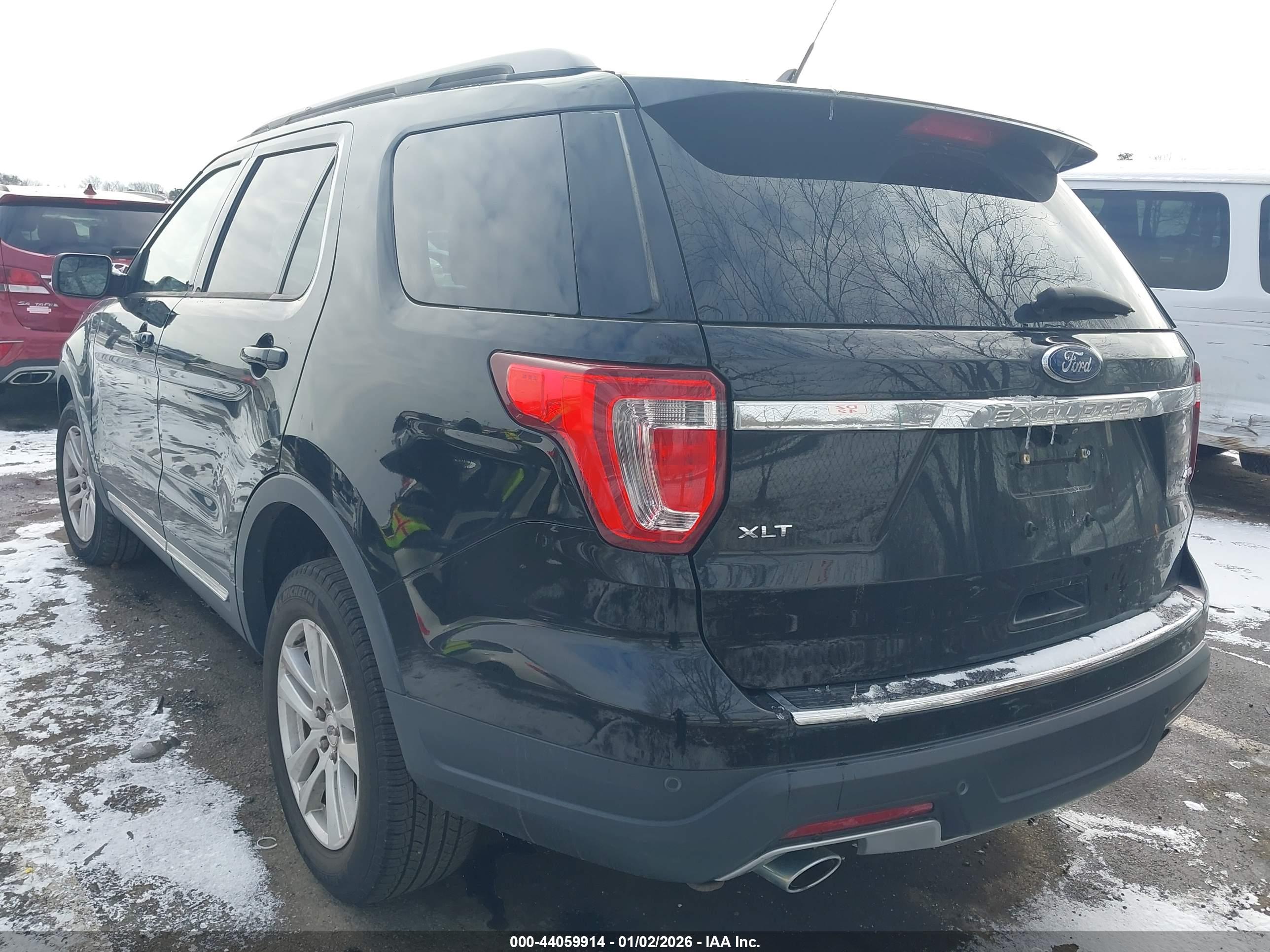 FORD EXPLORER image 3