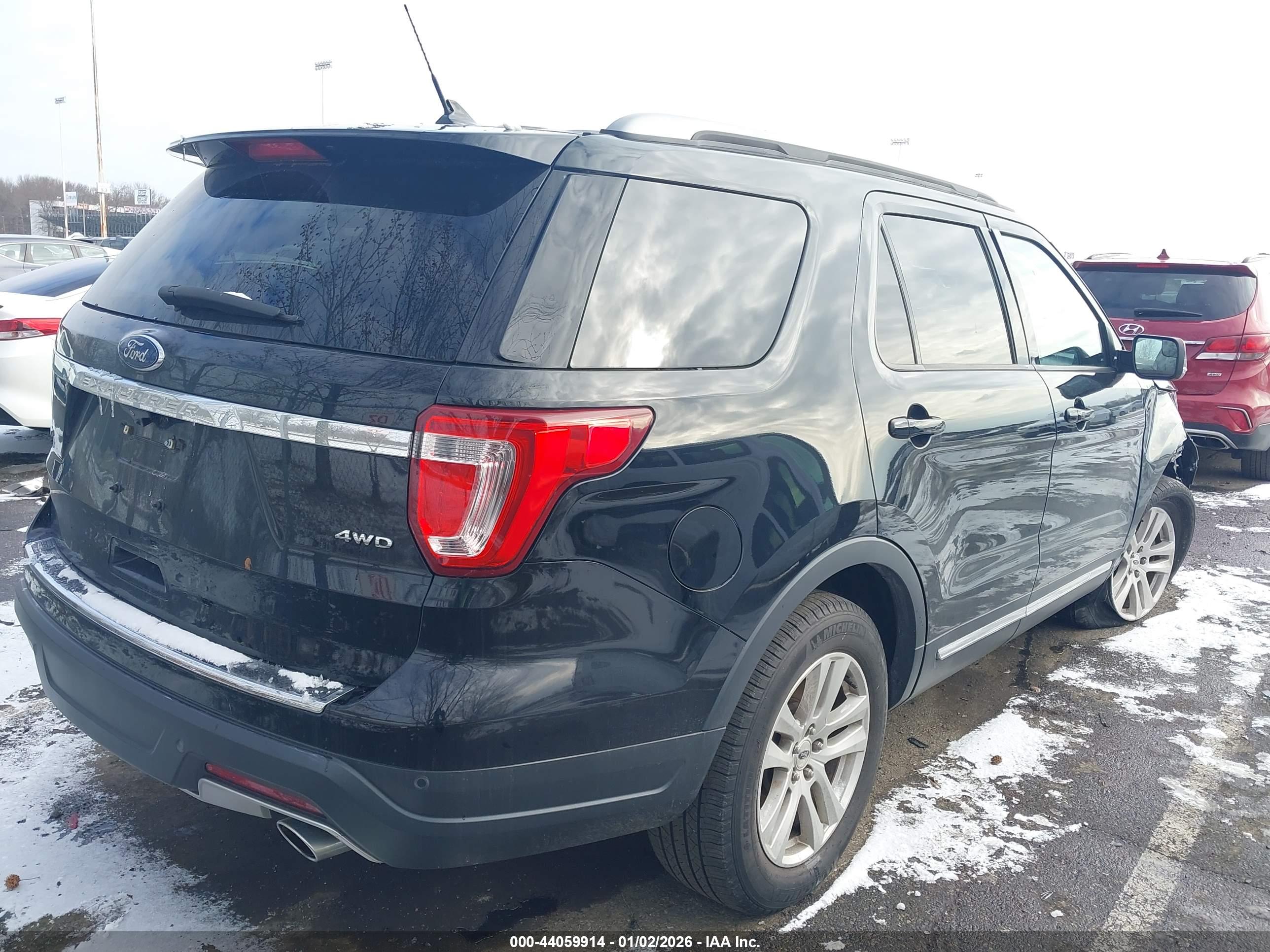 FORD EXPLORER image 4