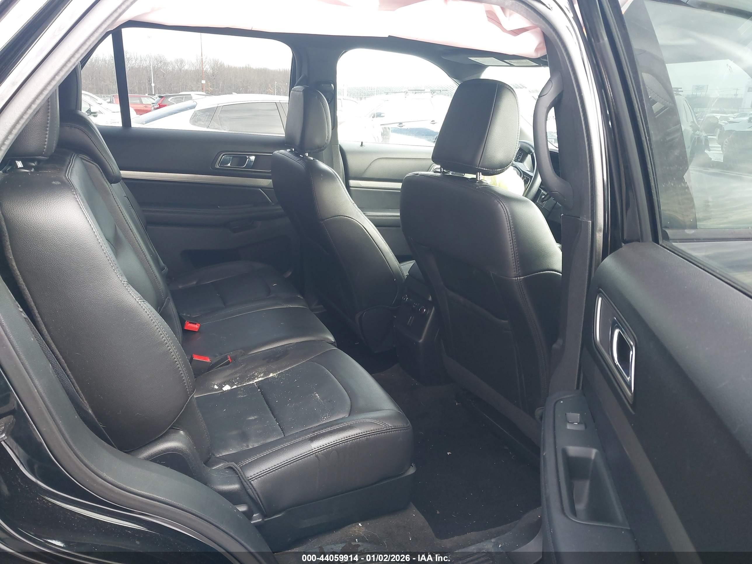 FORD EXPLORER image 8