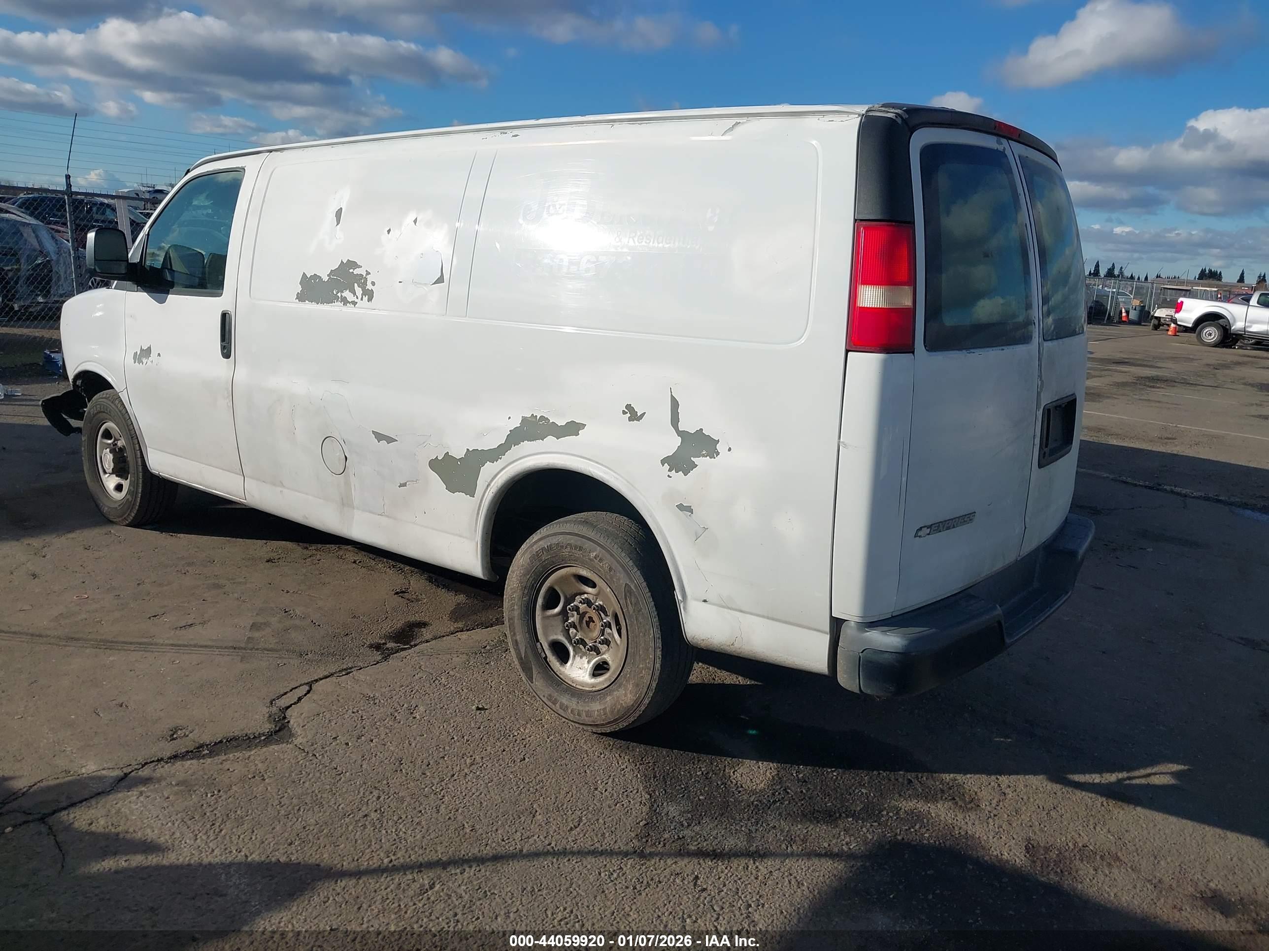 CHEVROLET EXPRESS image 3