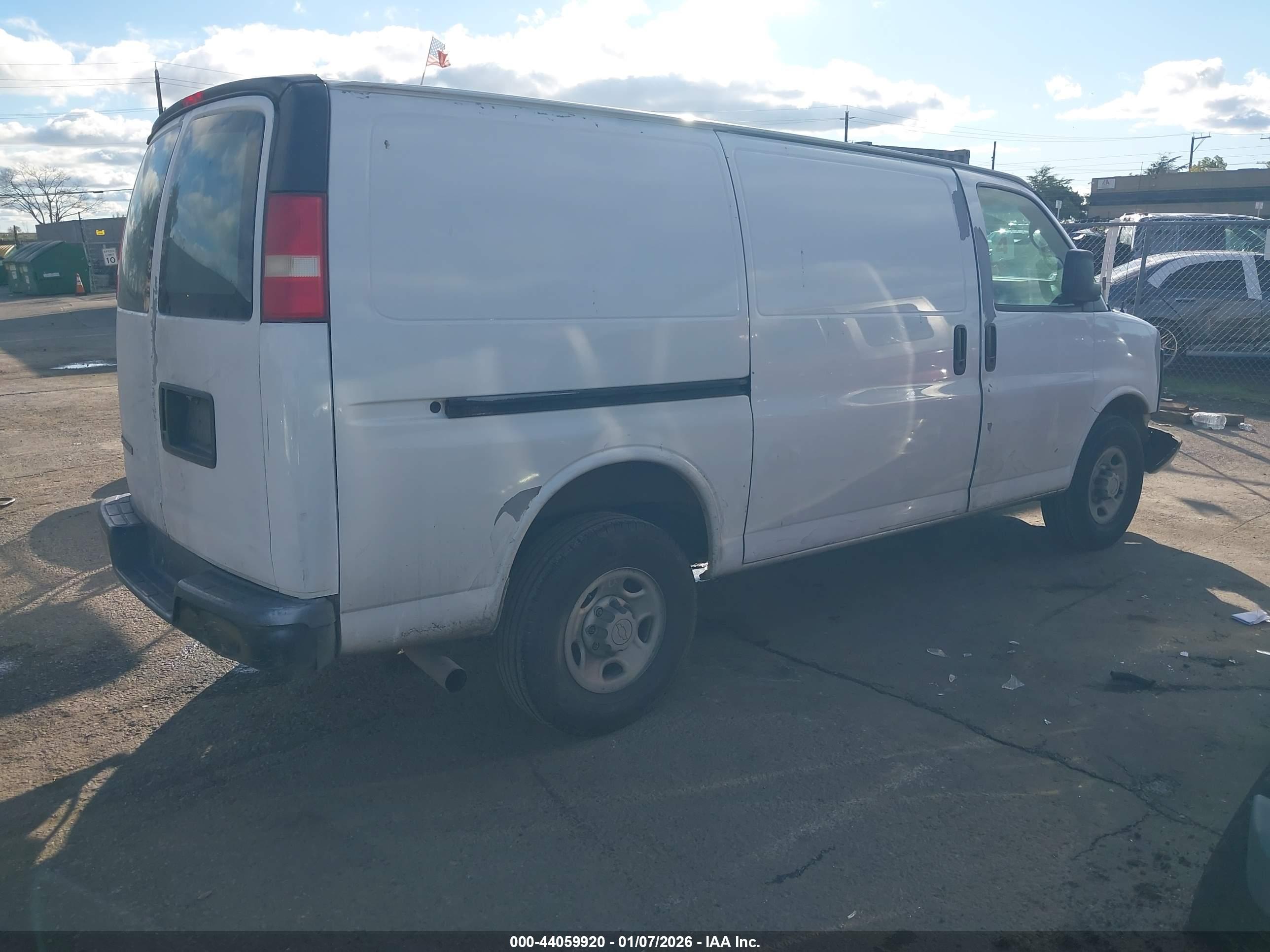 CHEVROLET EXPRESS image 4
